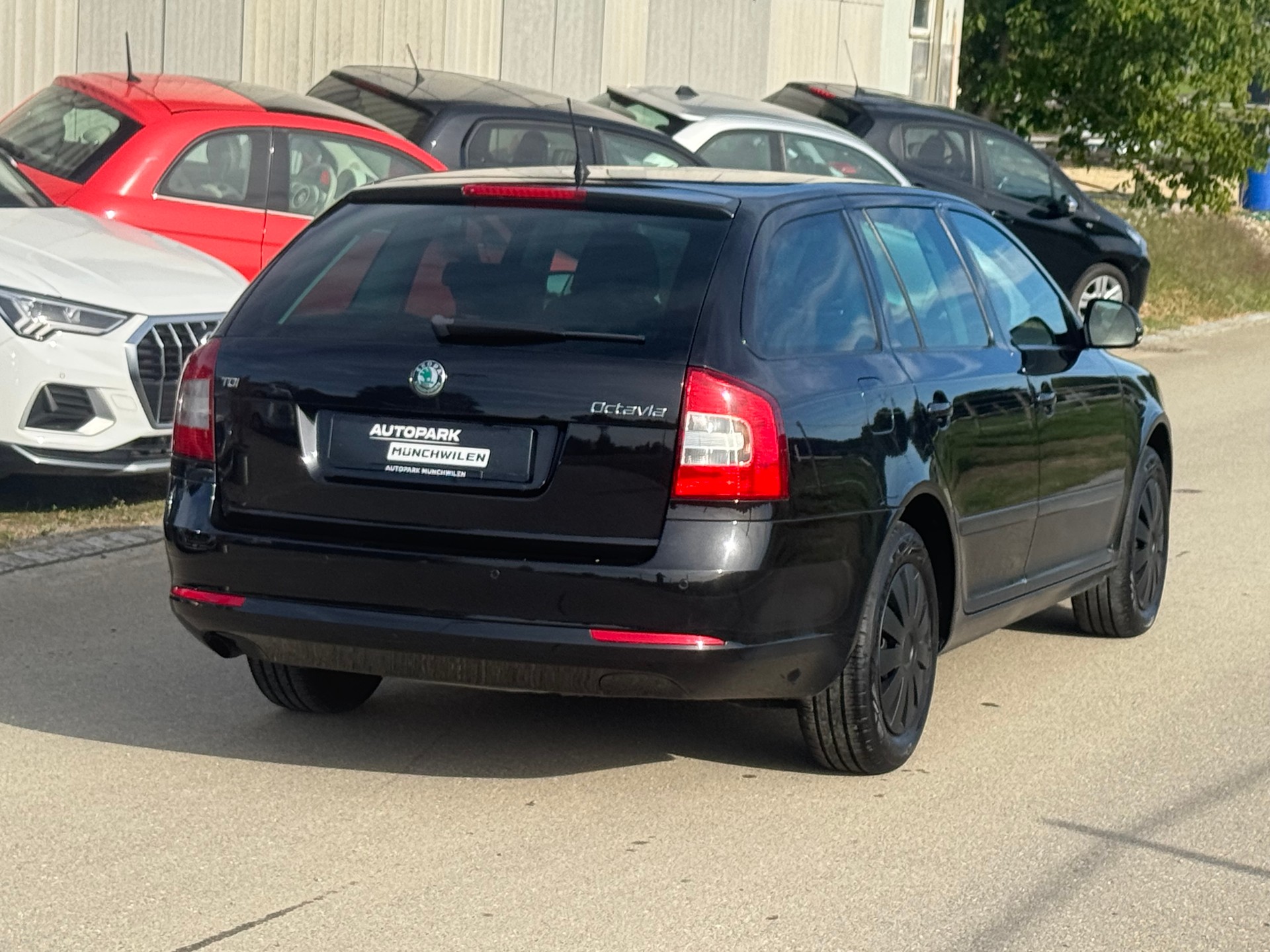 SKODA Octavia Combi 1.6 TDI Ambition DSG-image-2