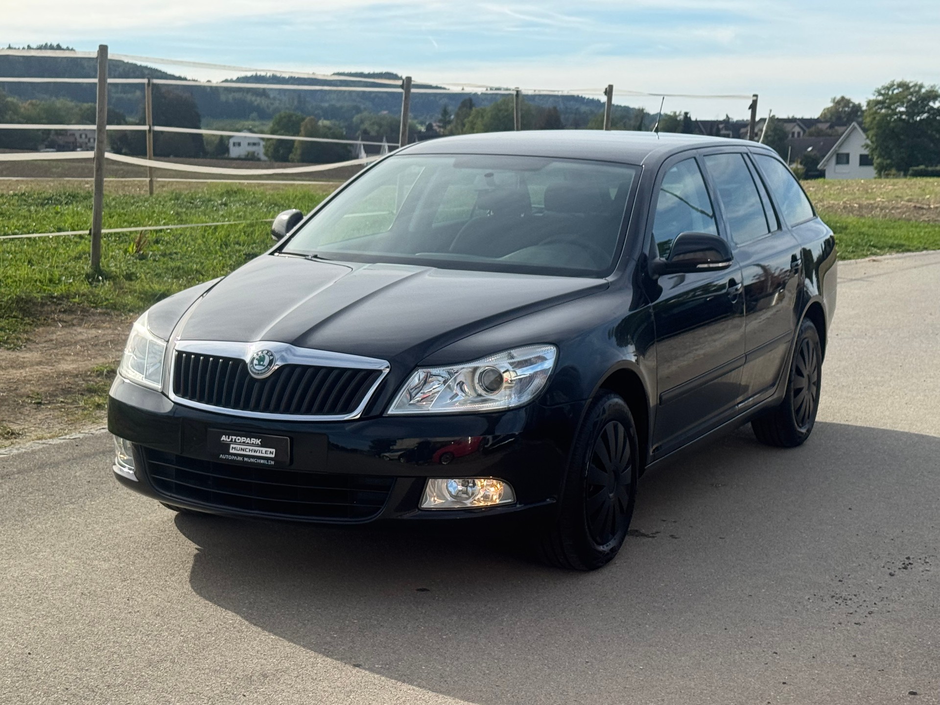 SKODA Octavia Combi 1.6 TDI Ambition DSG-image-0