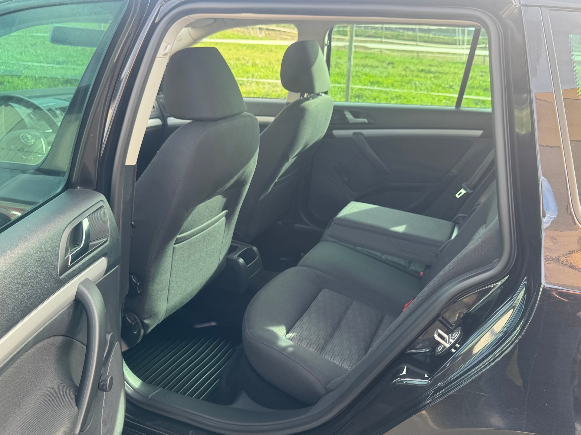 SKODA Octavia Combi 1.6 TDI Ambition DSG-image-9