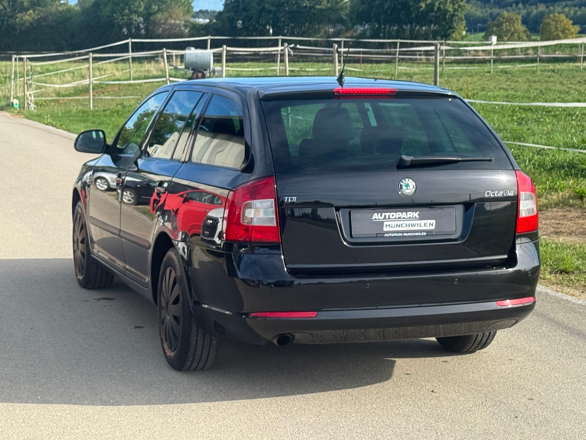 SKODA Octavia Combi 1.6 TDI Ambition DSG-image-3
