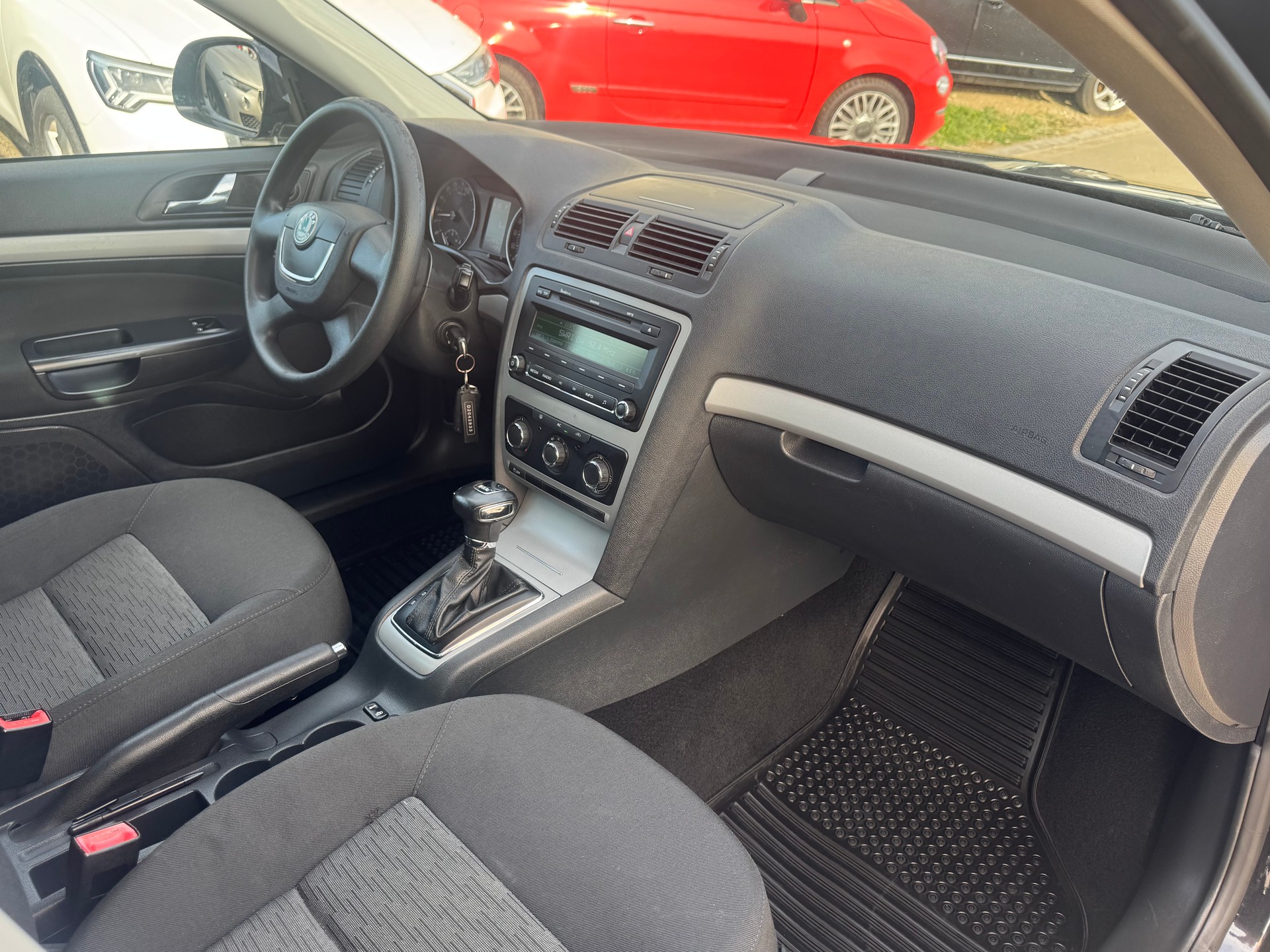 SKODA Octavia Combi 1.6 TDI Ambition DSG-image-5