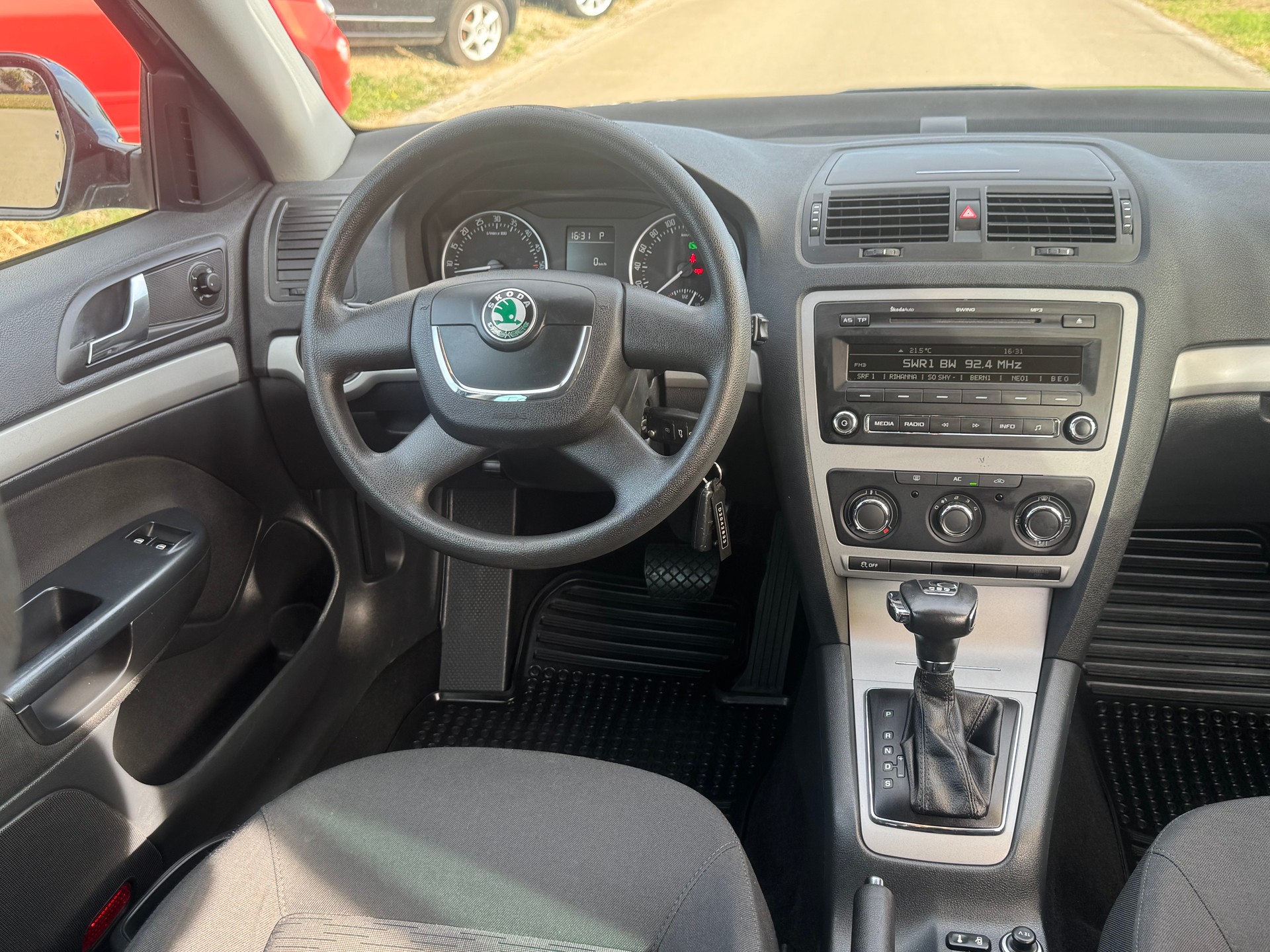 SKODA Octavia Combi 1.6 TDI Ambition DSG-image-8