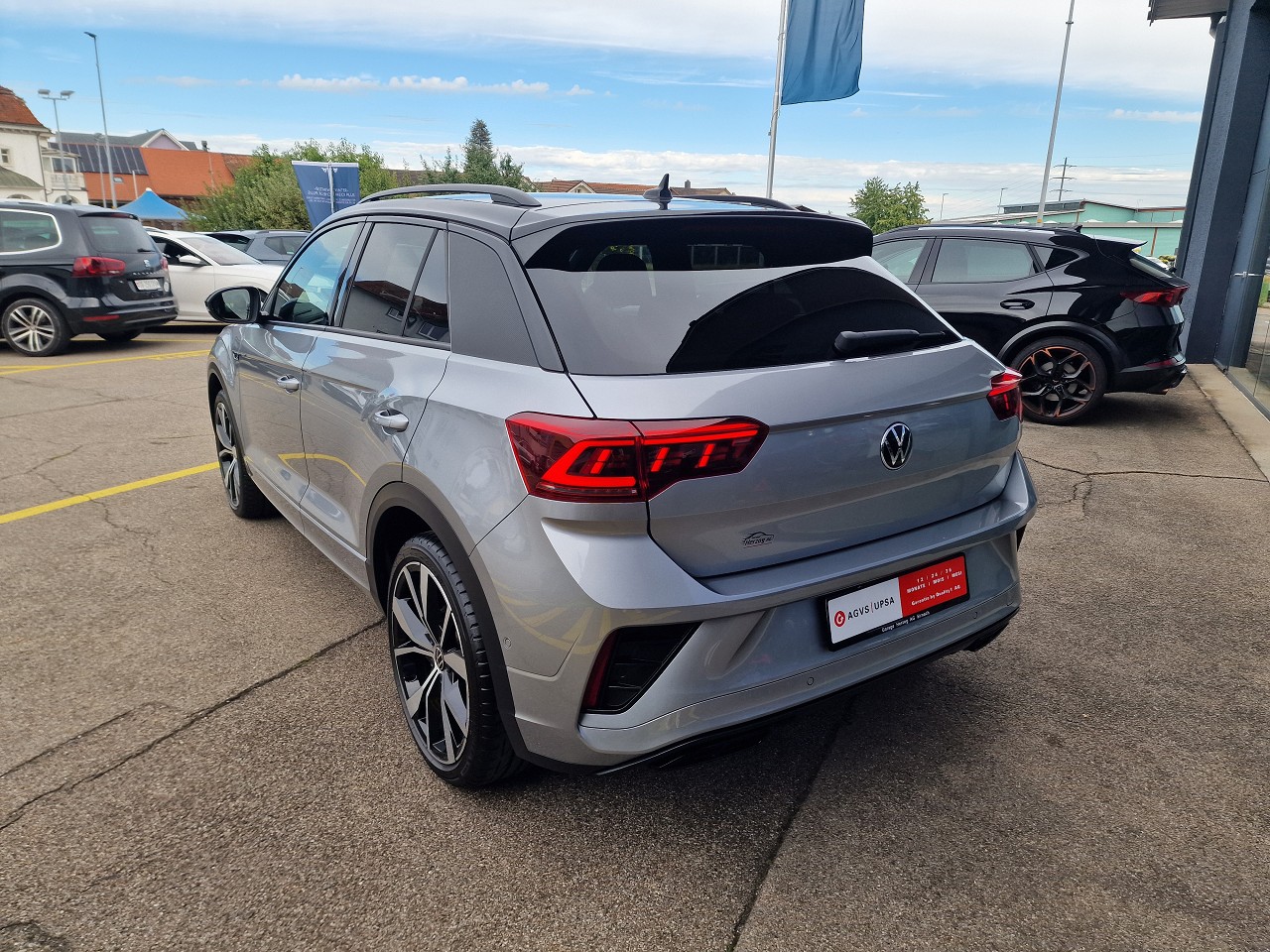 VW T-Roc 2.0 TSI R-Line DSG 4Motion-image-3