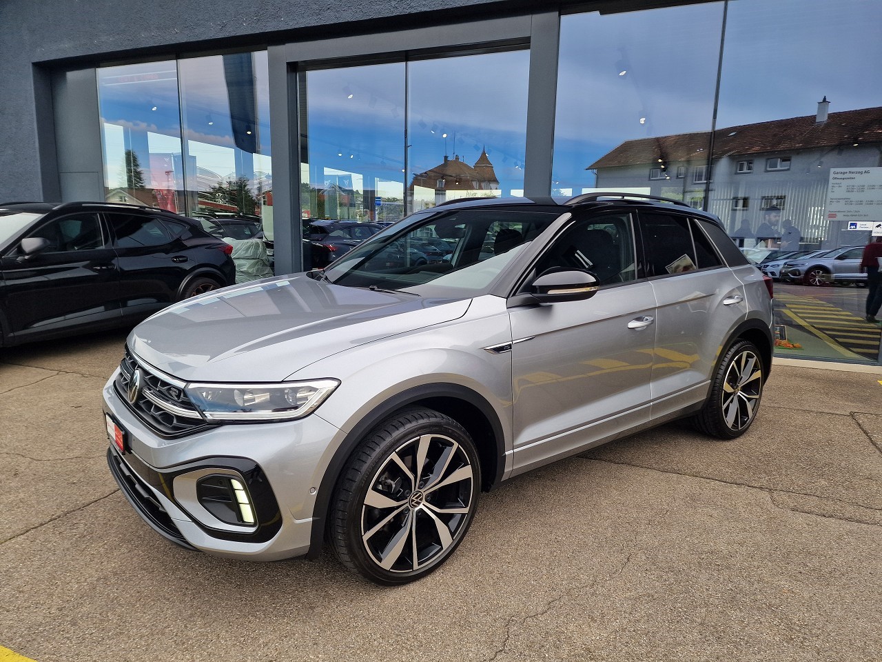 VW T-Roc 2.0 TSI R-Line DSG 4Motion-image-1