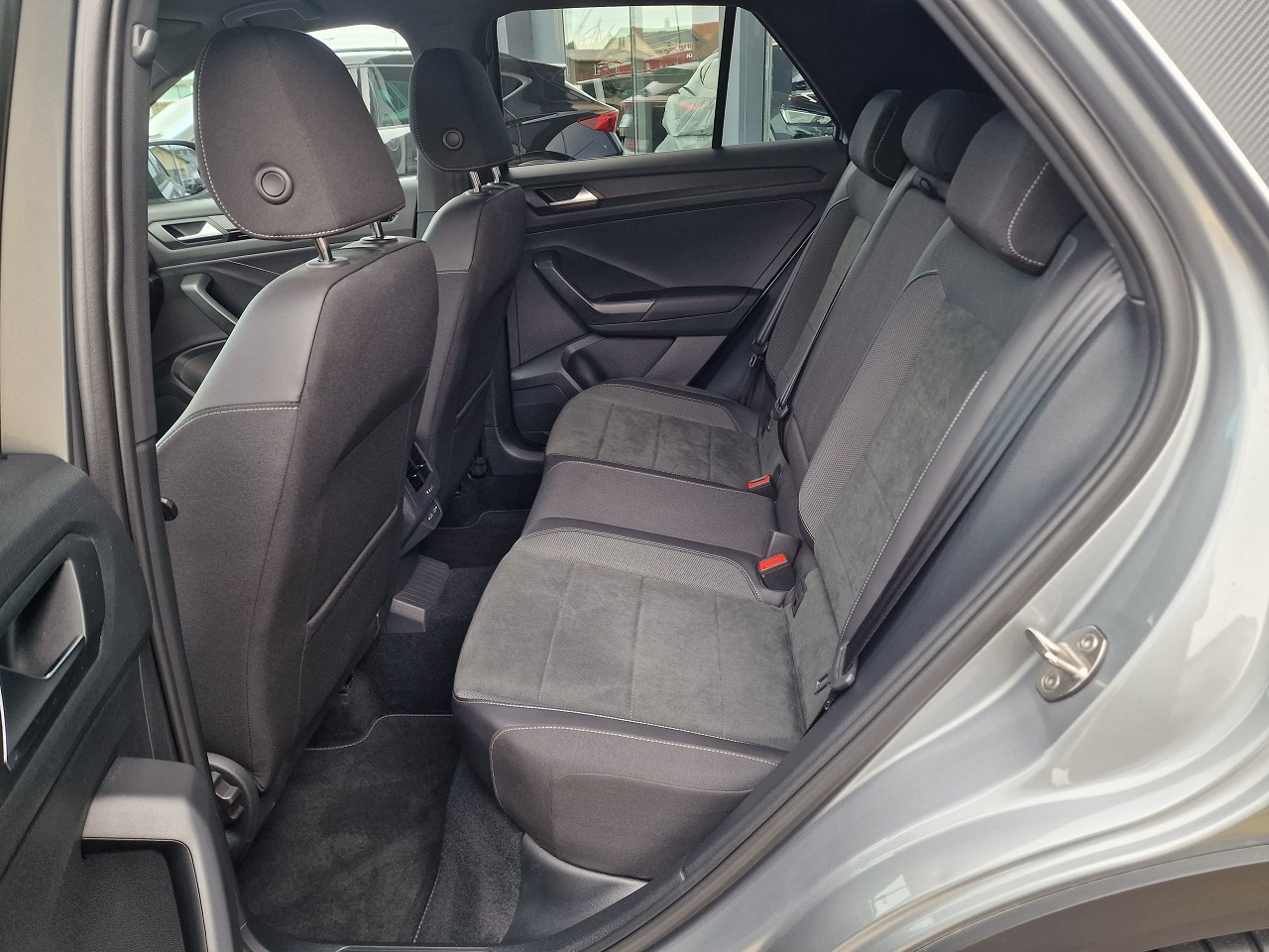 VW T-Roc 2.0 TSI R-Line DSG 4Motion-image-11