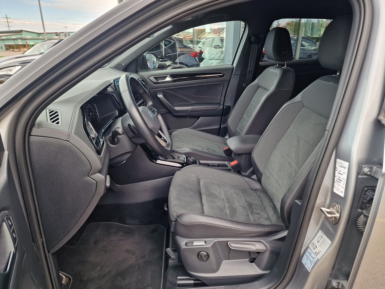 VW T-Roc 2.0 TSI R-Line DSG 4Motion-image-9