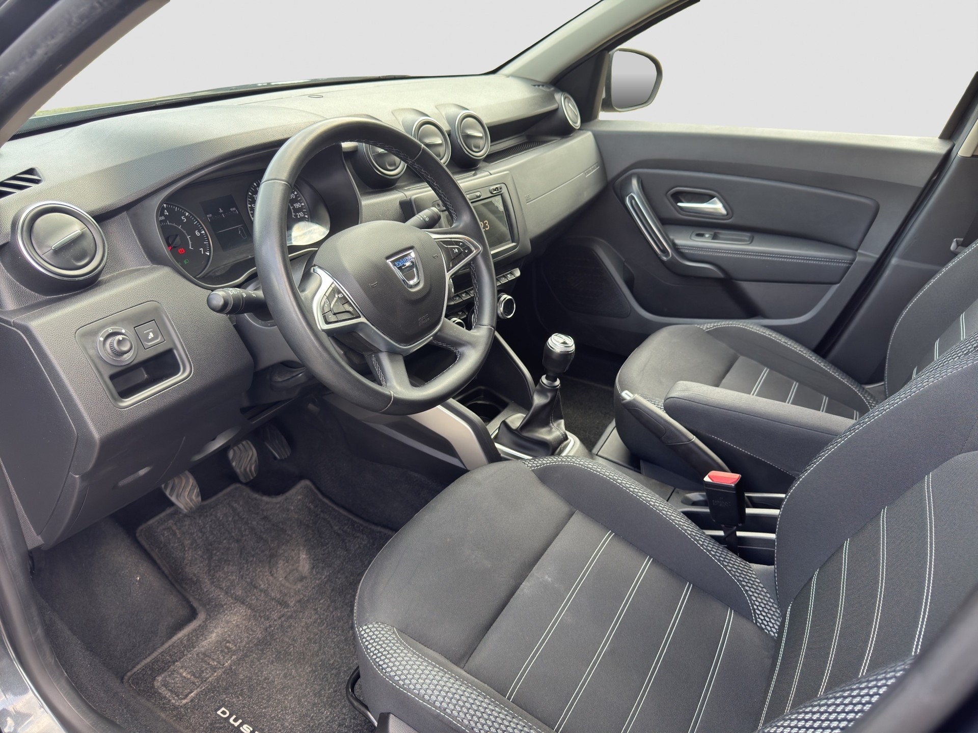 DACIA Duster TCe 150 Ultimate 4x4 | HERBSTAKTION đ | ab CHF 149.â/Mt. | Multiview Kamera | Keyless | Sitzheizung-image-9
