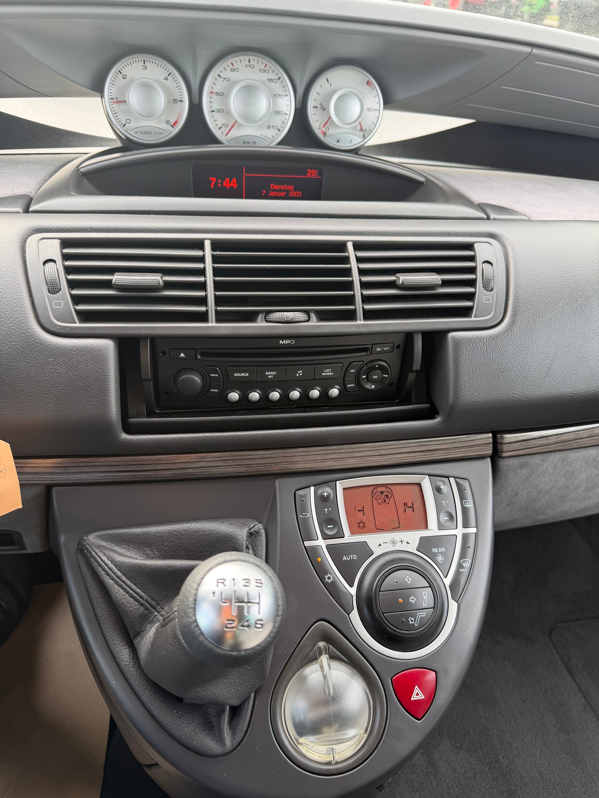 CITROEN C8 2.0 16V HDi Exclusive 7 Sitzplätze-image-9