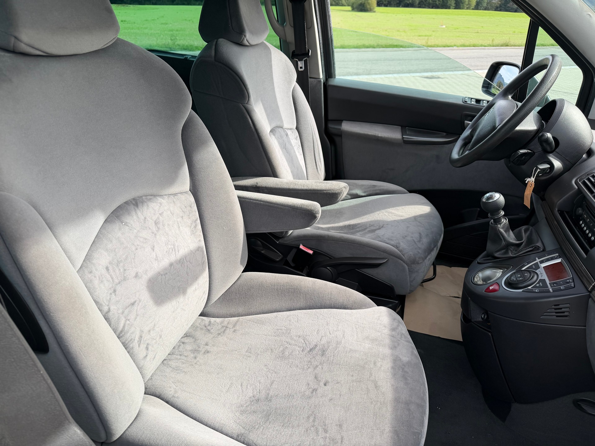 CITROEN C8 2.0 16V HDi Exclusive 7 Sitzplätze-image-5