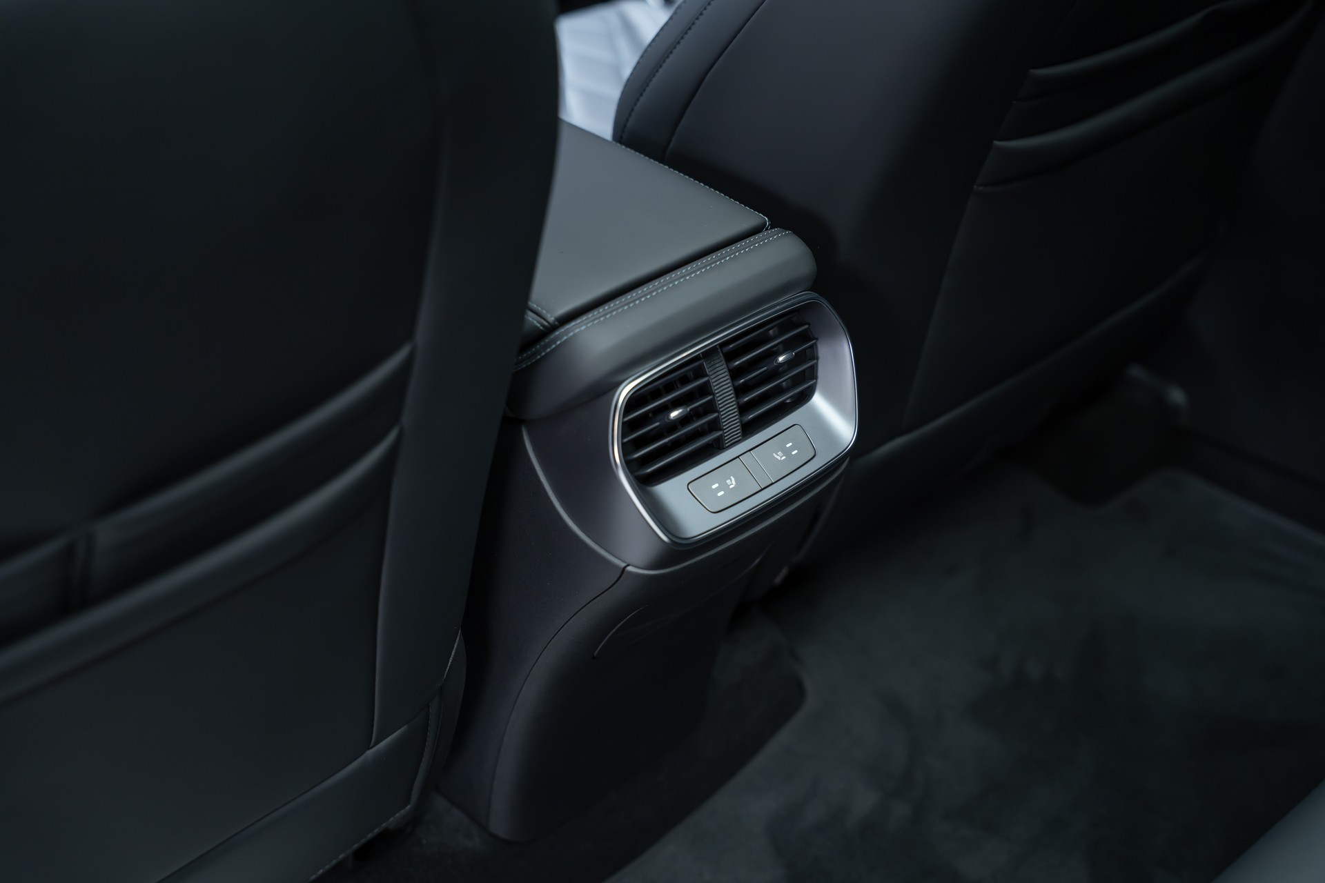 BYD Sealion 7 91,3 kWh Excellence AWD / Panoramadach / Head-Up Display / 360° Kamera-image-22