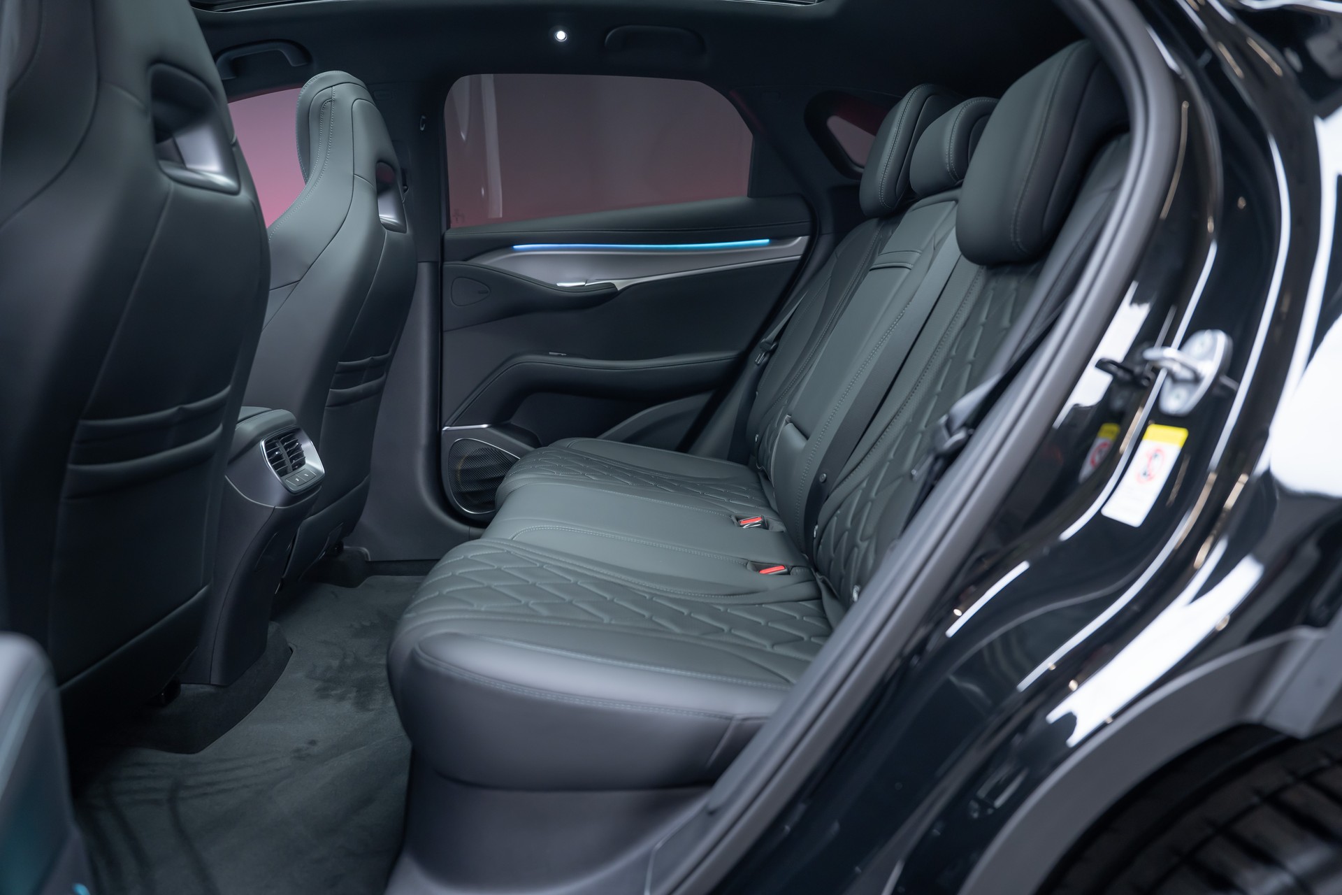BYD Sealion 7 91,3 kWh Excellence AWD / Panoramadach / Head-Up Display / 360° Kamera-image-21