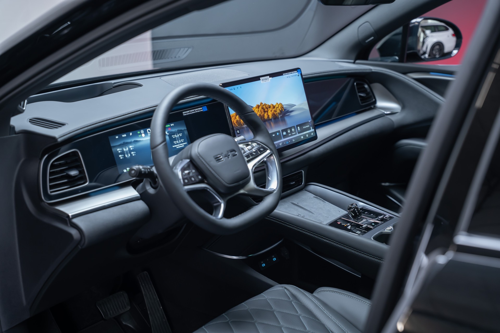 BYD Sealion 7 91,3 kWh Excellence AWD / Panoramadach / Head-Up Display / 360° Kamera-image-14
