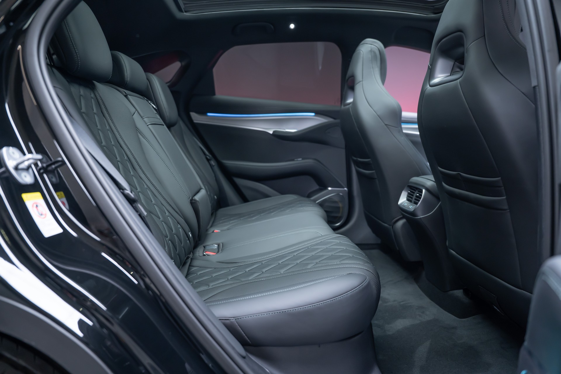 BYD Sealion 7 91,3 kWh Excellence AWD / Panoramadach / Head-Up Display / 360° Kamera-image-25