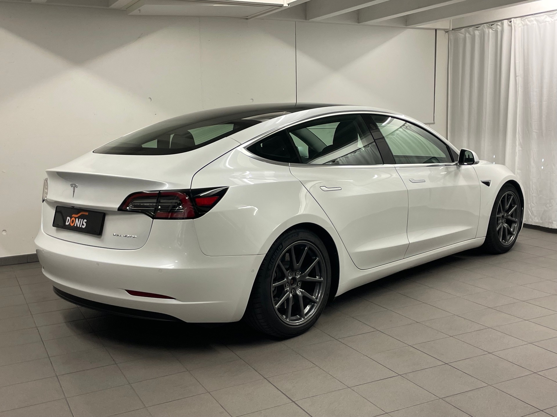 TESLA Model 3 Long Range Dual Motor AWD-image-2