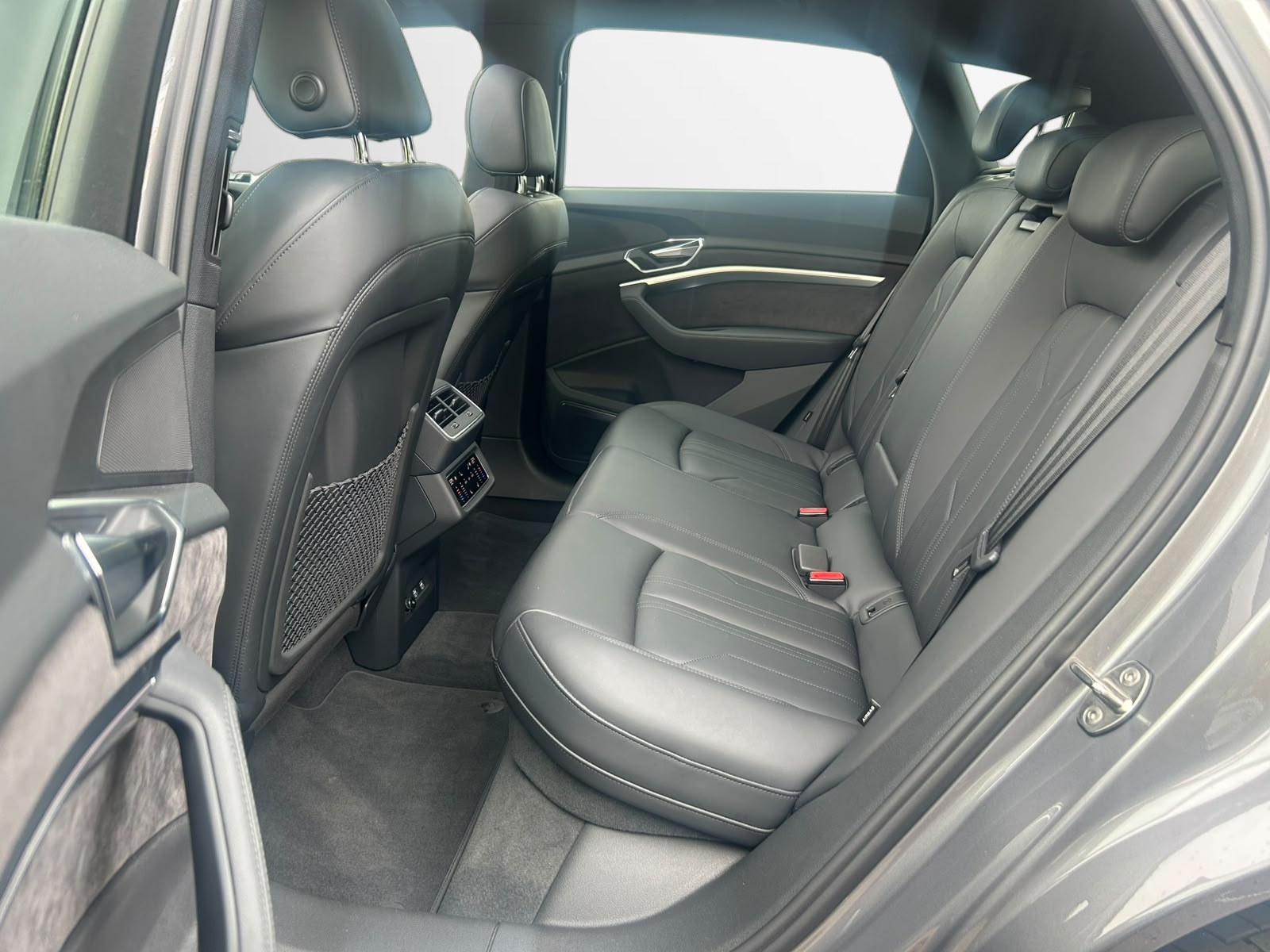 AUDI e-tron 55 Advanced quattro-image-6