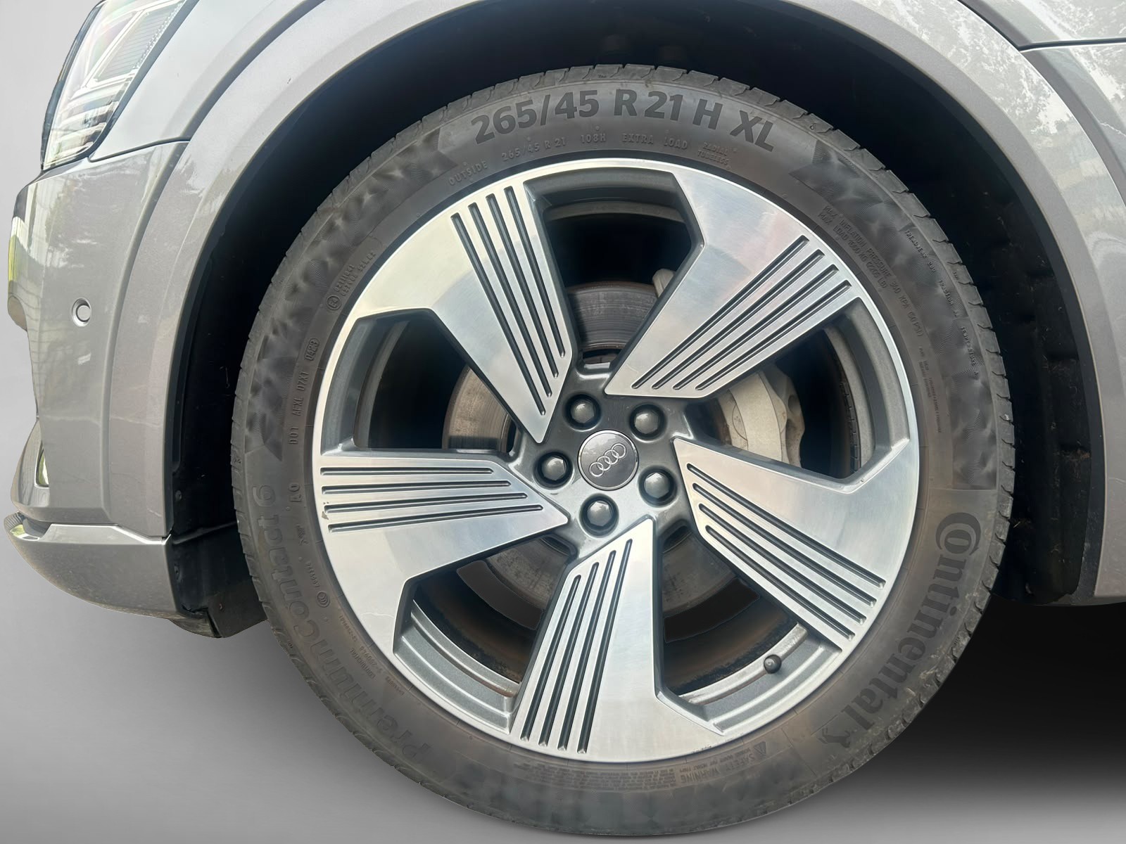 AUDI e-tron 55 Advanced quattro-image-3