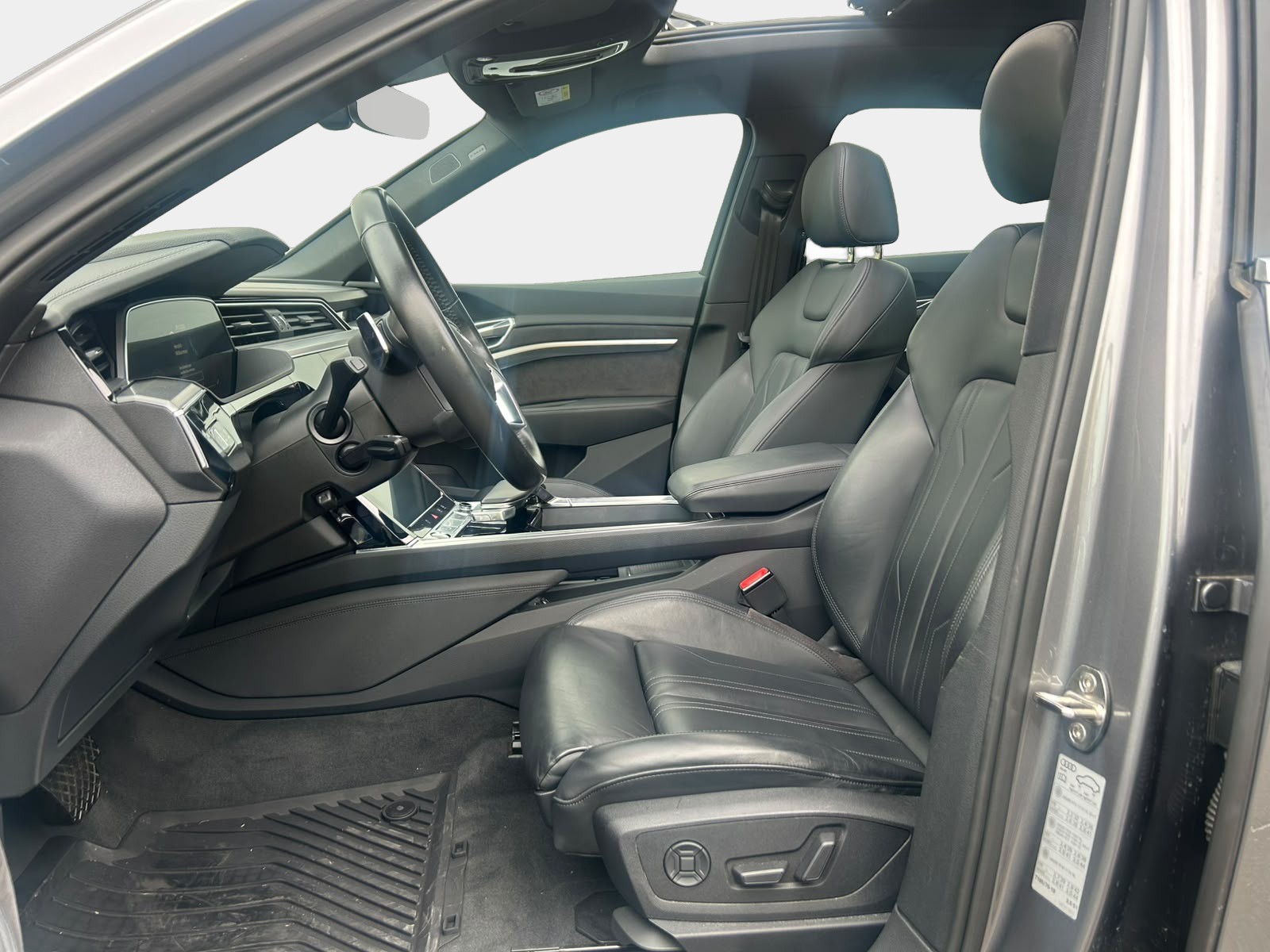 AUDI e-tron 55 Advanced quattro-image-4