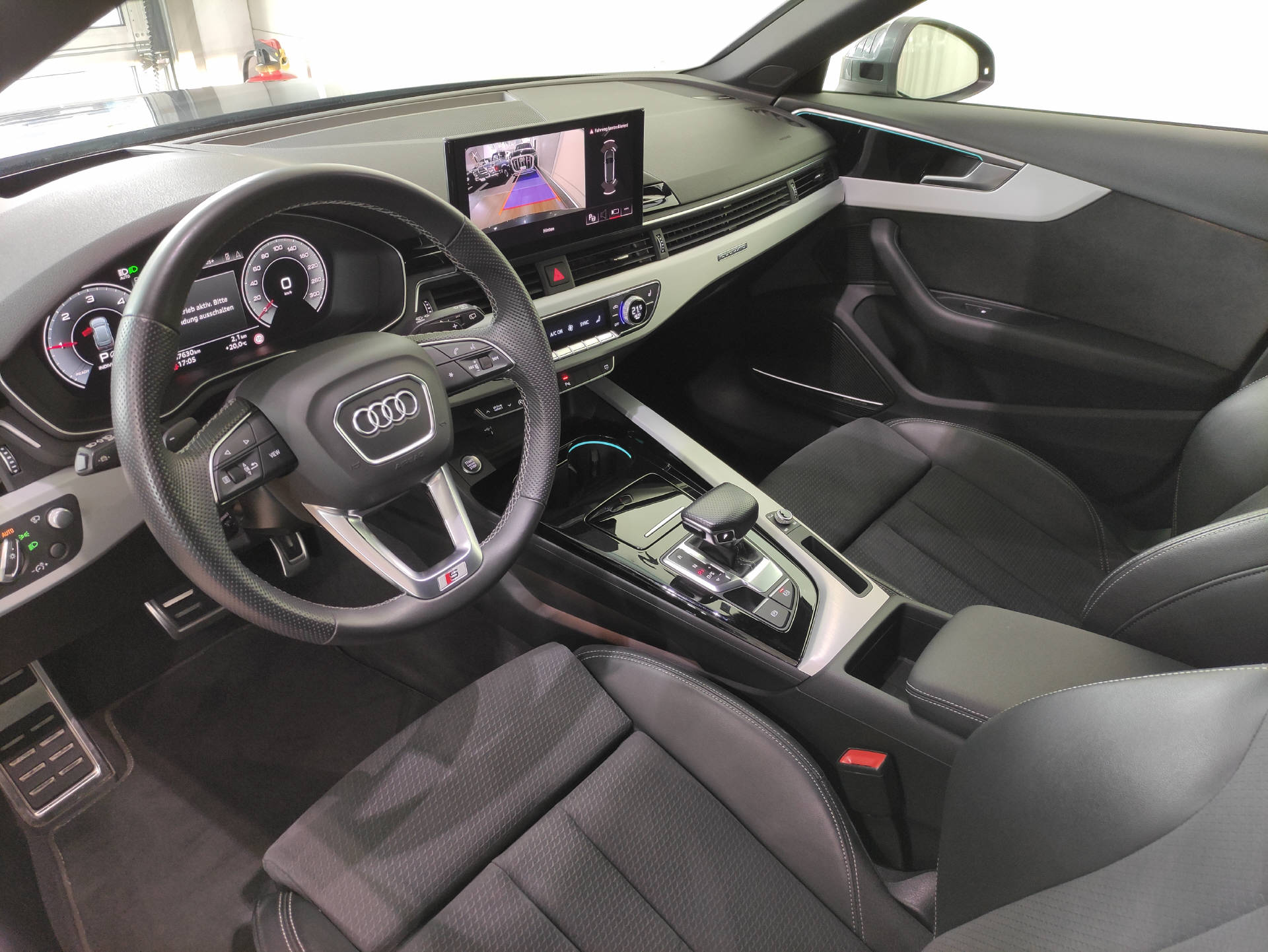 AUDI A4 Avant 40 TDI S Line quattro S-Tronic-image-4
