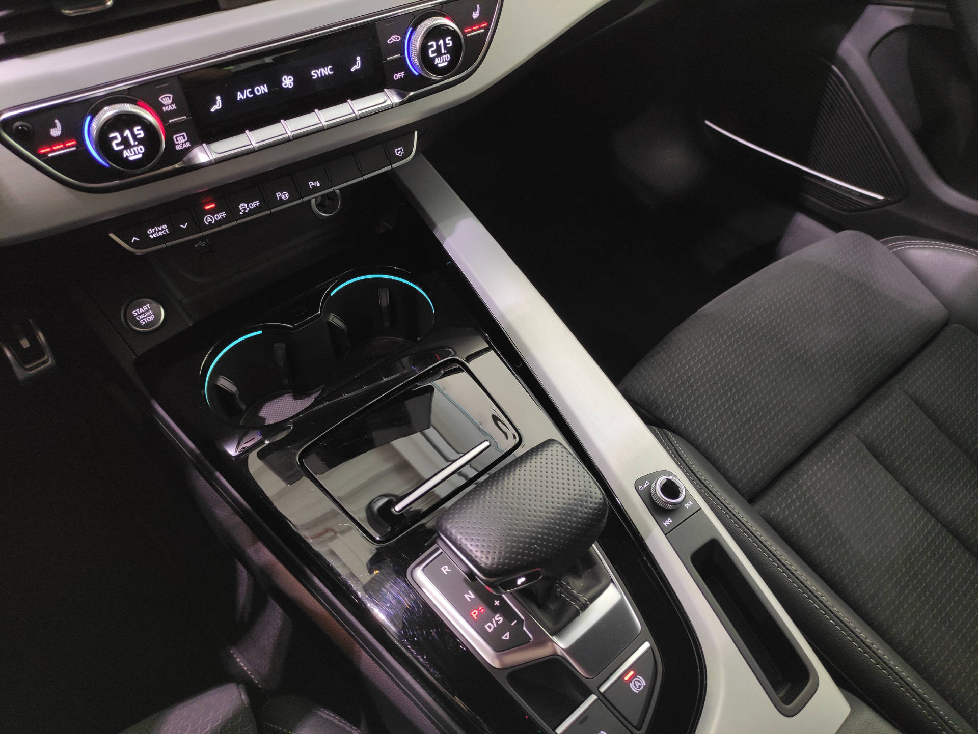 AUDI A4 Avant 40 TDI S Line quattro S-Tronic-image-11