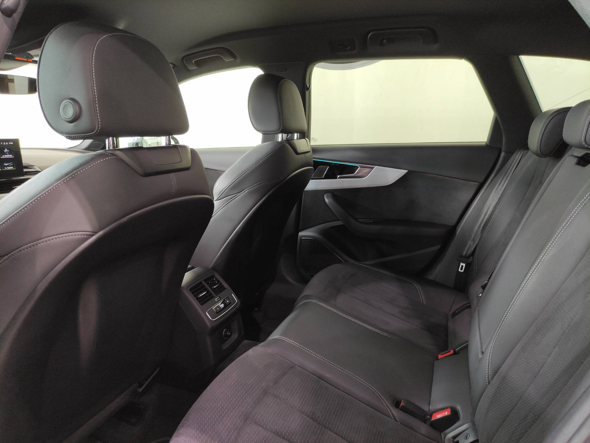 AUDI A4 Avant 40 TDI S Line quattro S-Tronic-image-12
