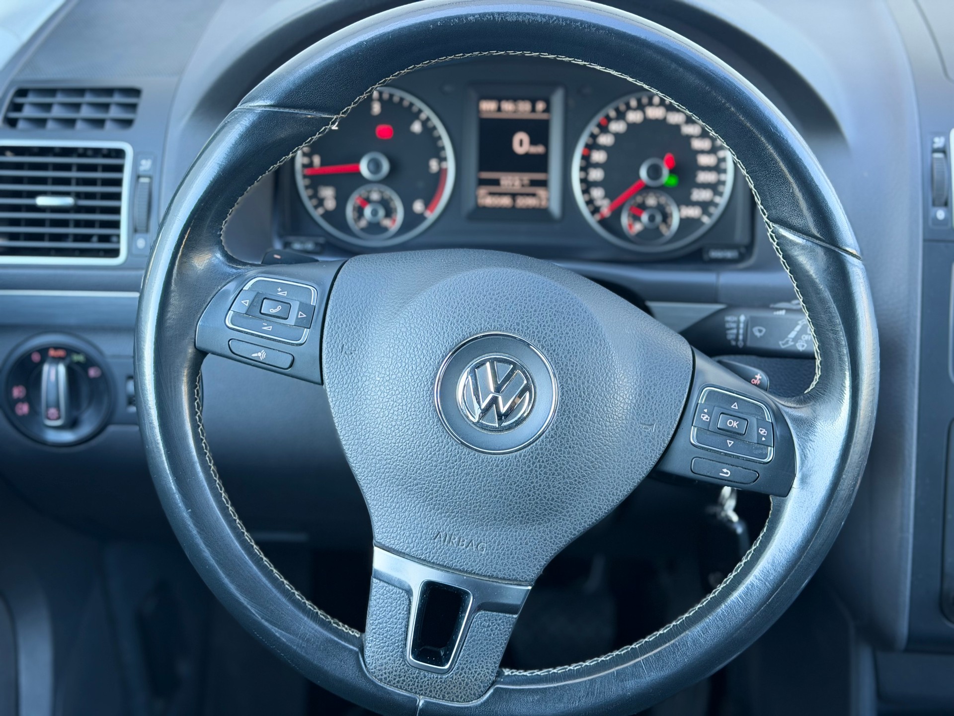 VW Touran 2.0 TDI BlueMotion Technology Cup DSG-image-16