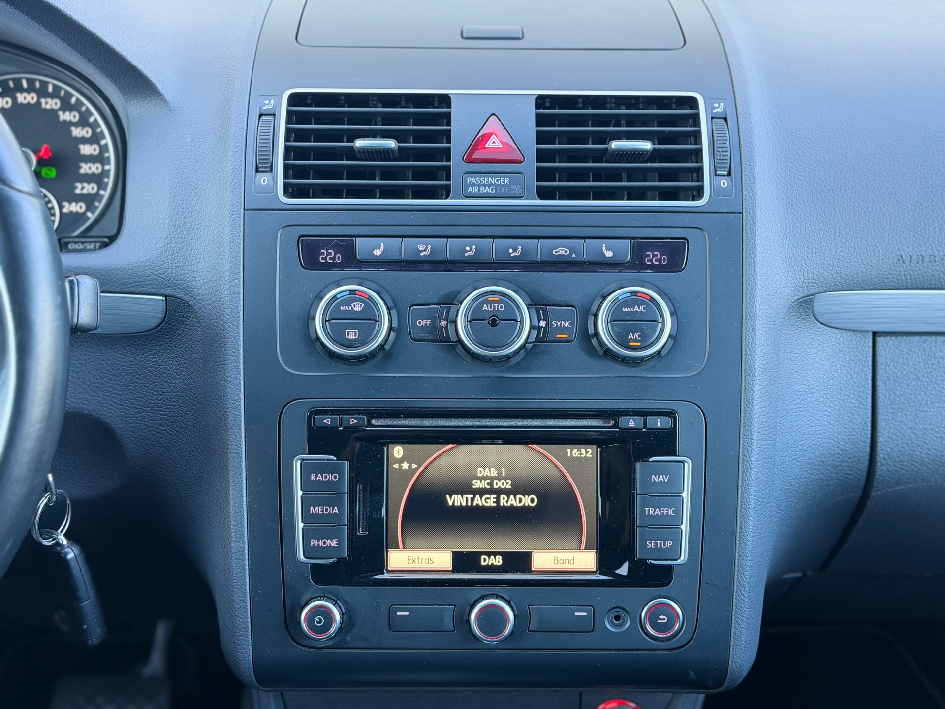 VW Touran 2.0 TDI BlueMotion Technology Cup DSG-image-14