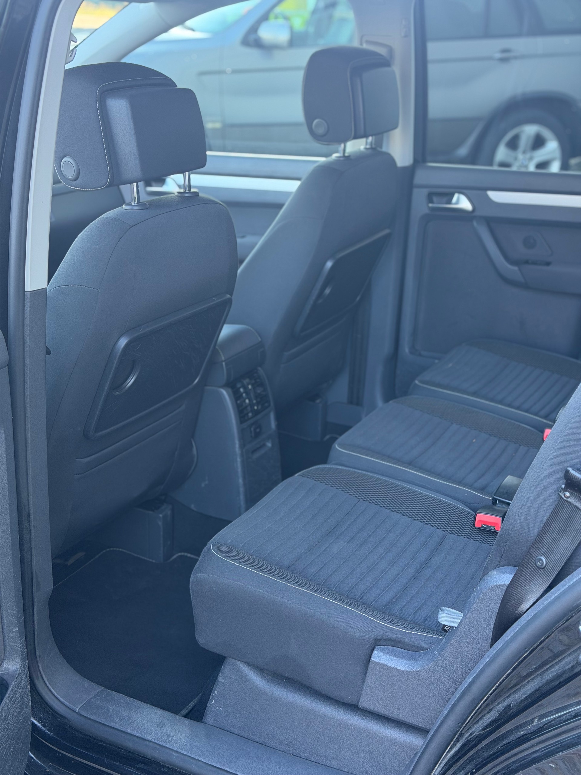 VW Touran 2.0 TDI BlueMotion Technology Cup DSG-image-9