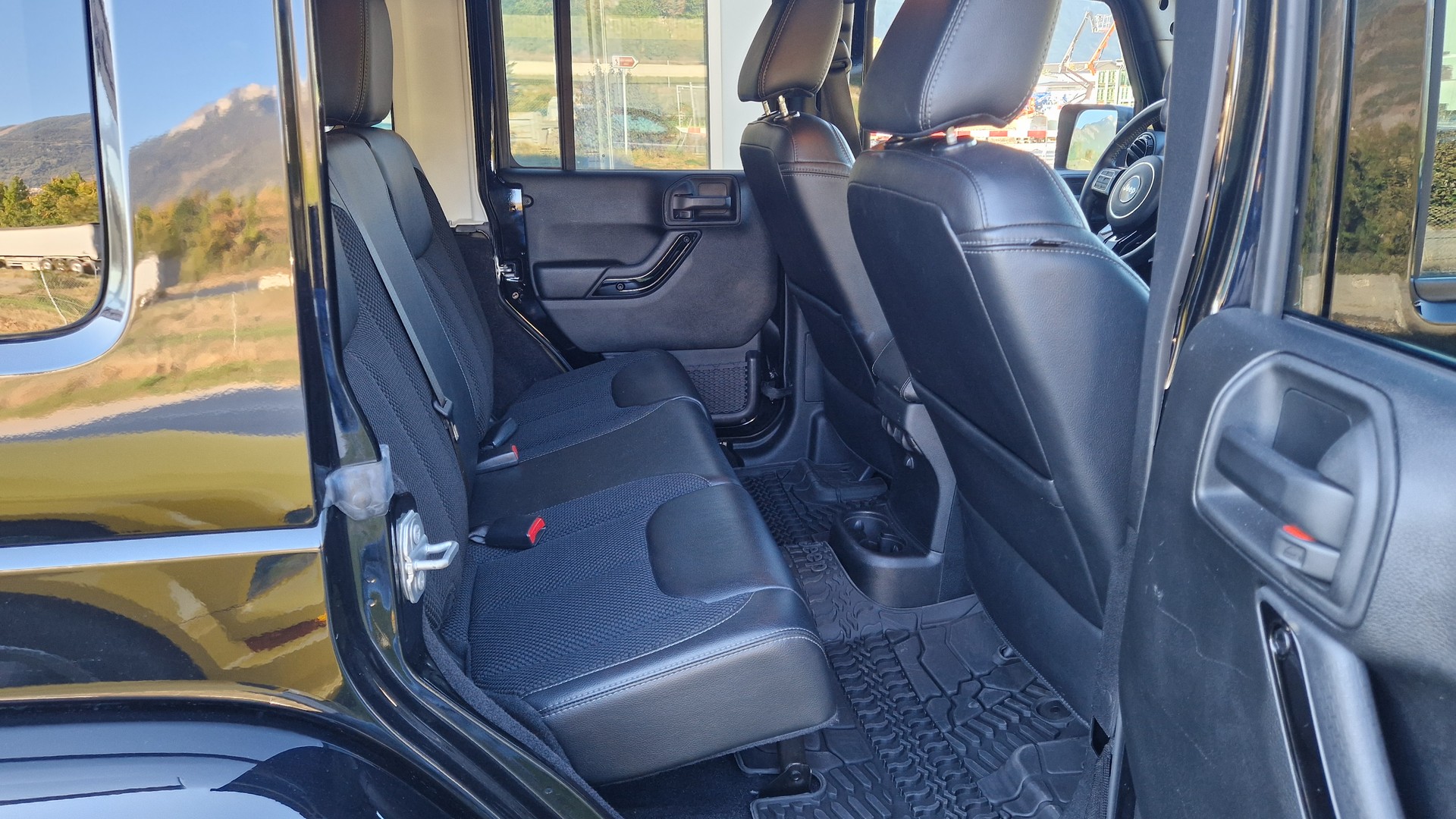 JEEP Wrangler 2.8CRD Unlimited Night Eagle Automatic-image-14