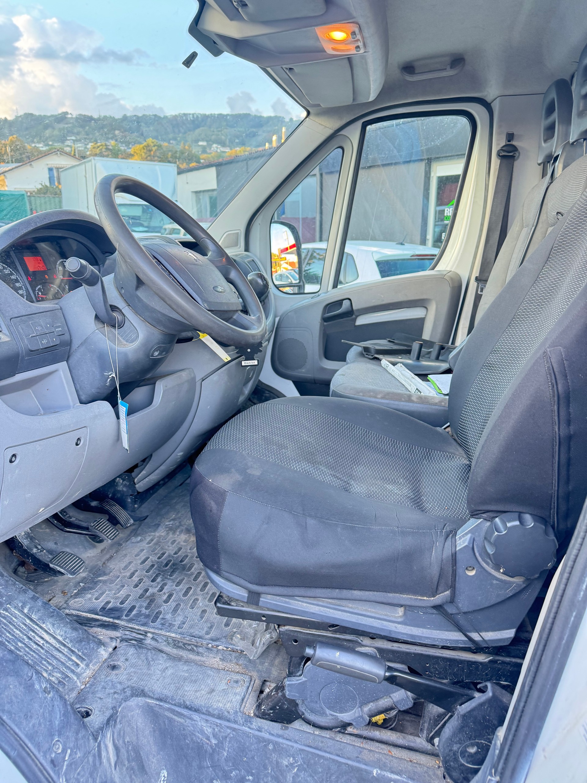 PEUGEOT Boxer 2.2 HDI 335 L2-image-6