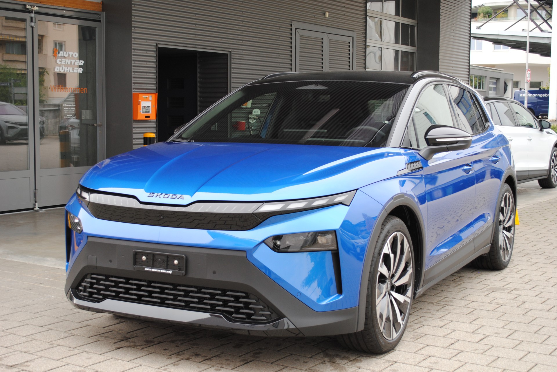 SKODA Elroq 85x Sportline 4x4-image-2