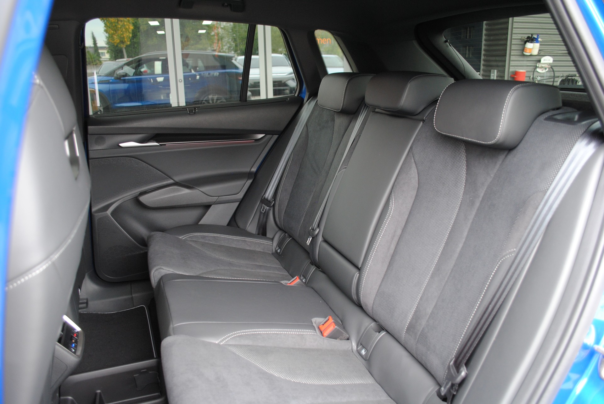 SKODA Elroq 85x Sportline 4x4-image-16