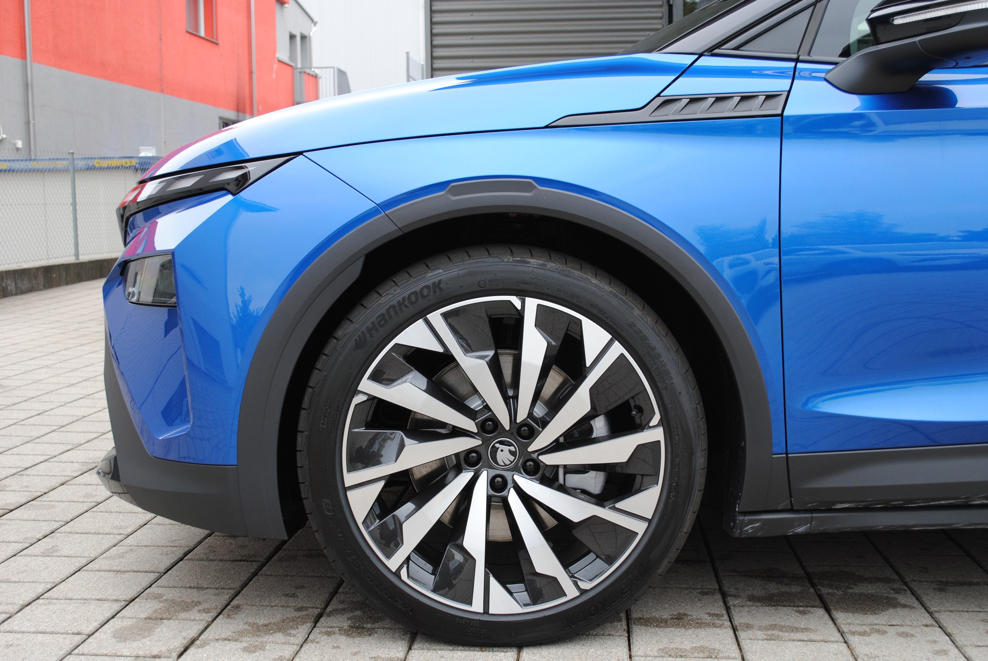 SKODA Elroq 85x Sportline 4x4-image-9