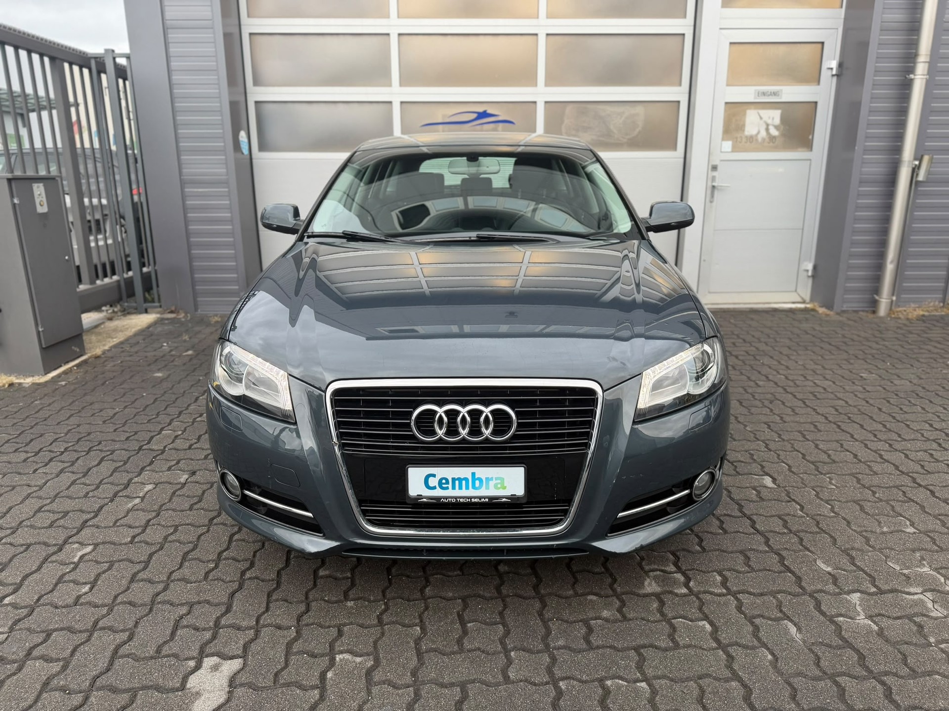 AUDI A3 Sportback 2.0 TFSI Ambition S-tronic-image-2
