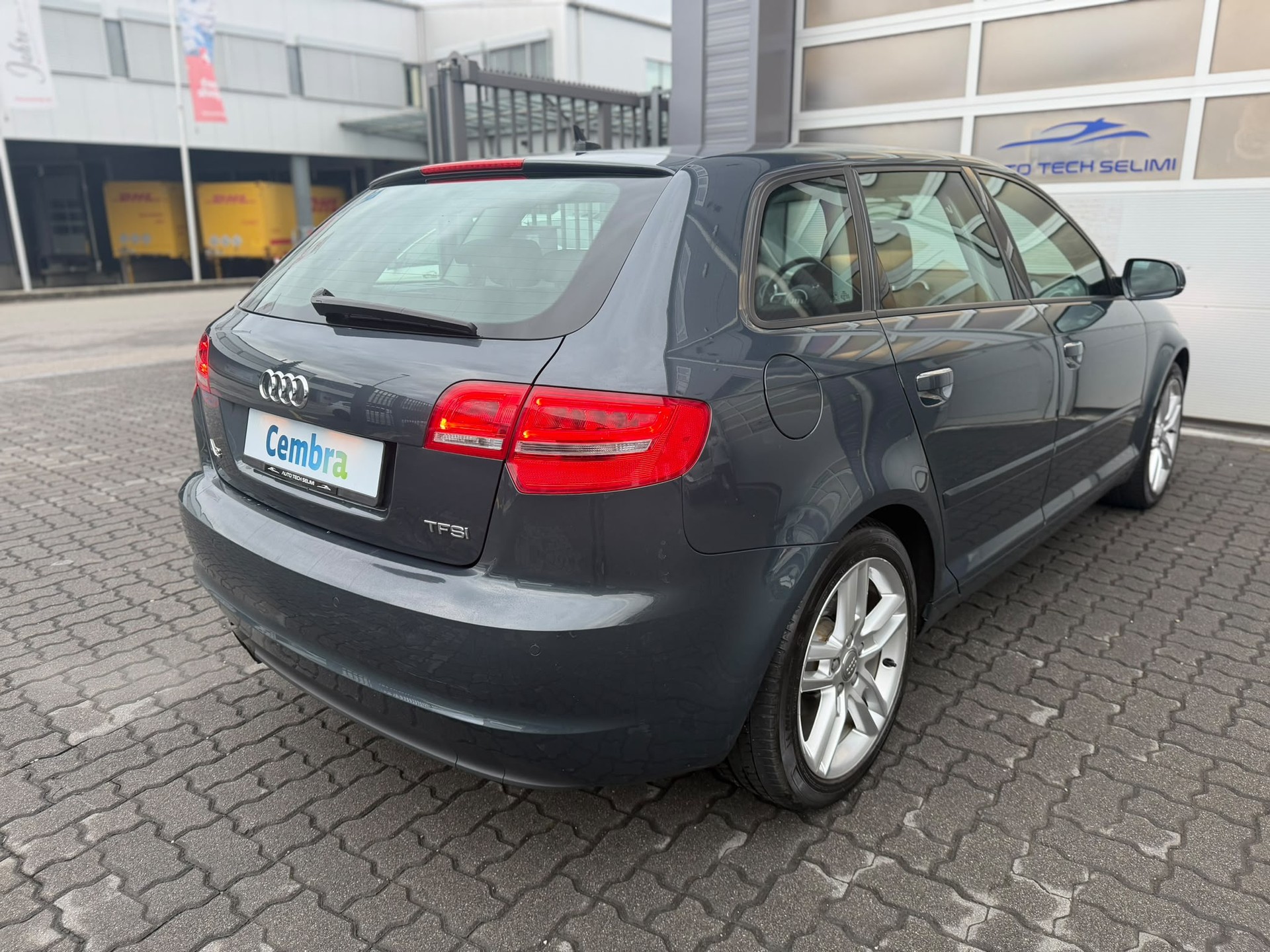 AUDI A3 Sportback 2.0 TFSI Ambition S-tronic-image-4