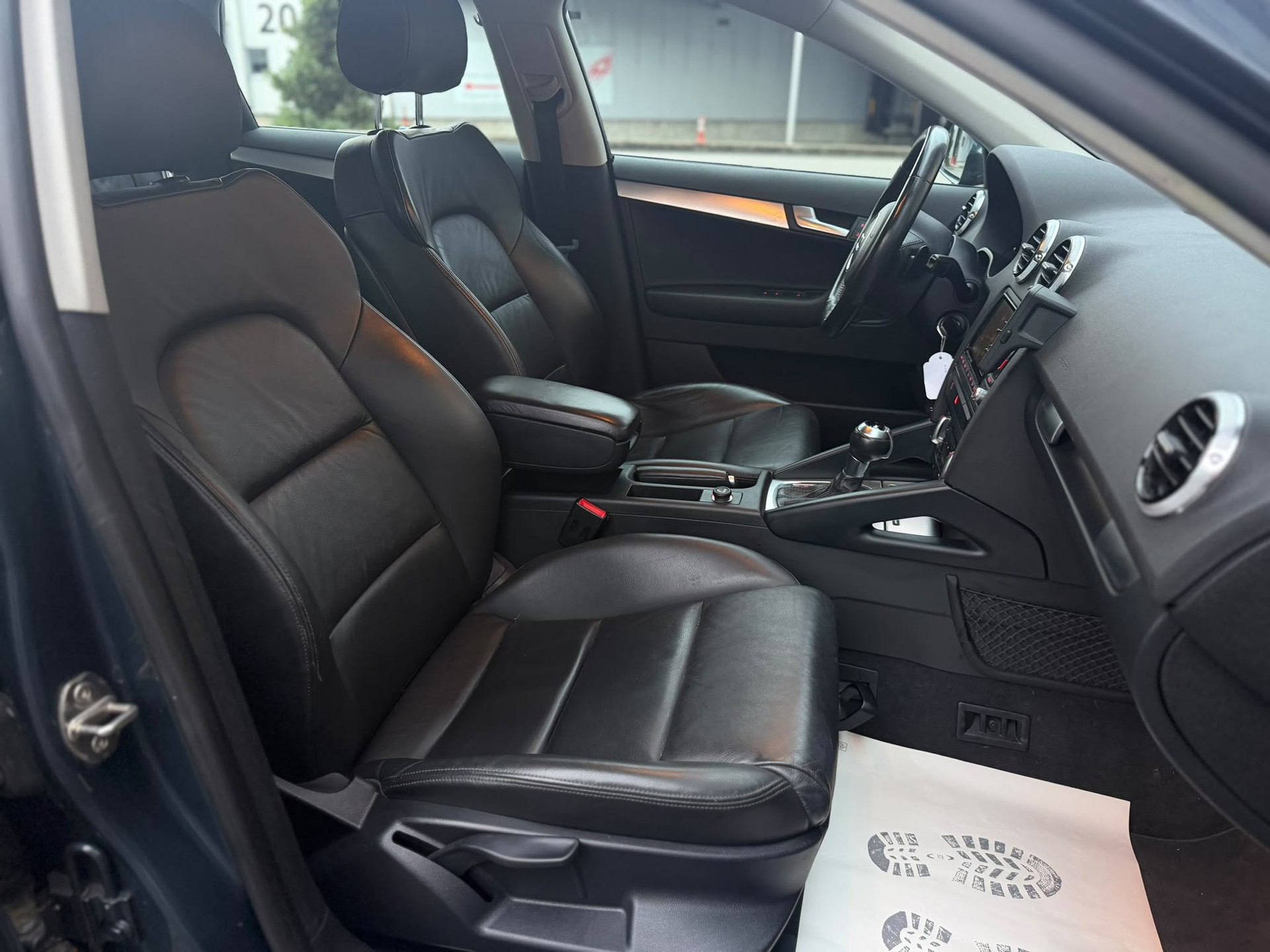 AUDI A3 Sportback 2.0 TFSI Ambition S-tronic-image-12