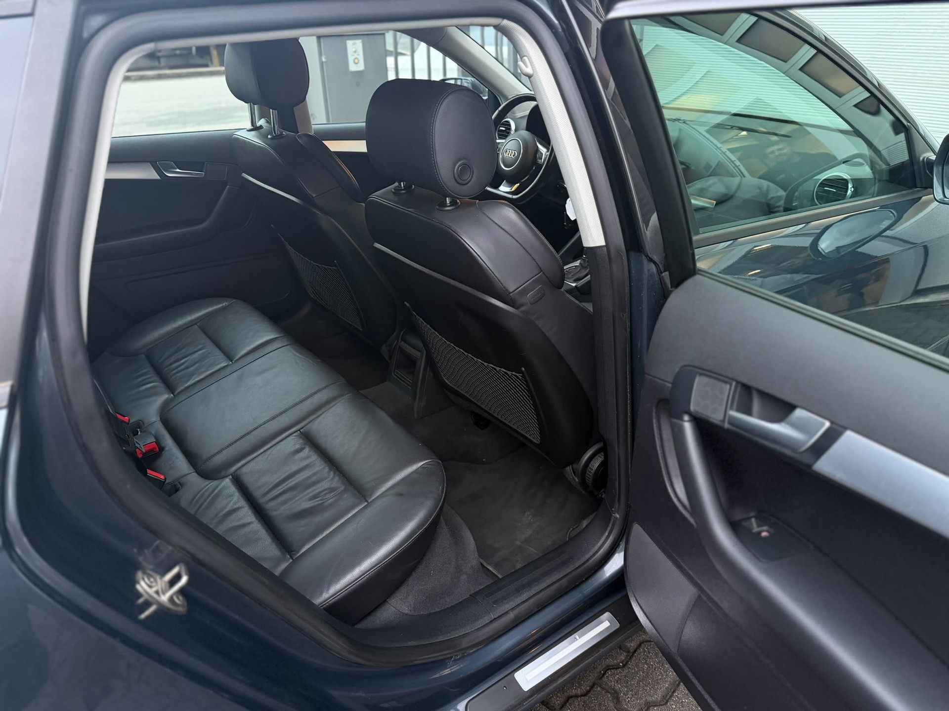 AUDI A3 Sportback 2.0 TFSI Ambition S-tronic-image-13