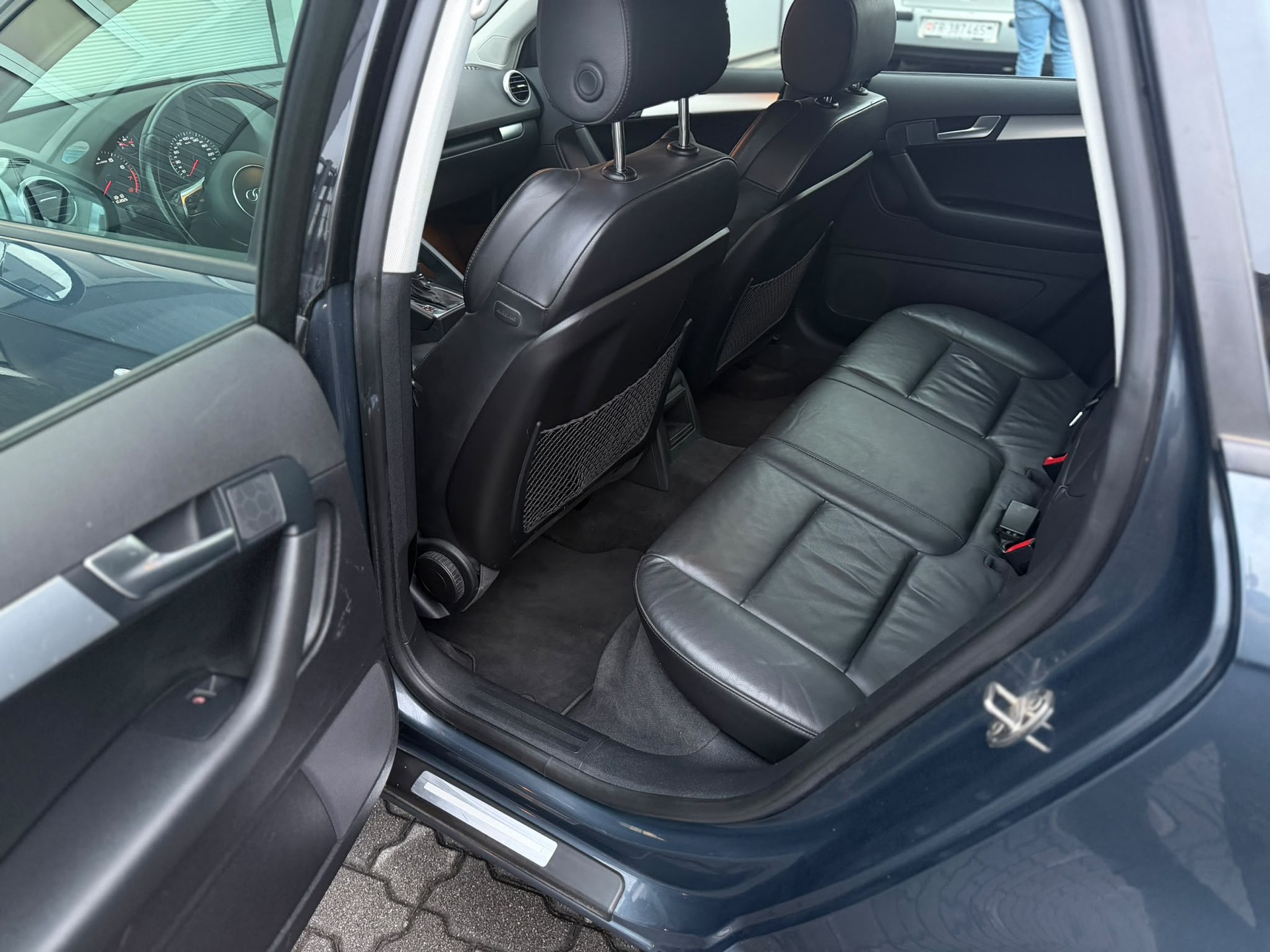 AUDI A3 Sportback 2.0 TFSI Ambition S-tronic-image-14
