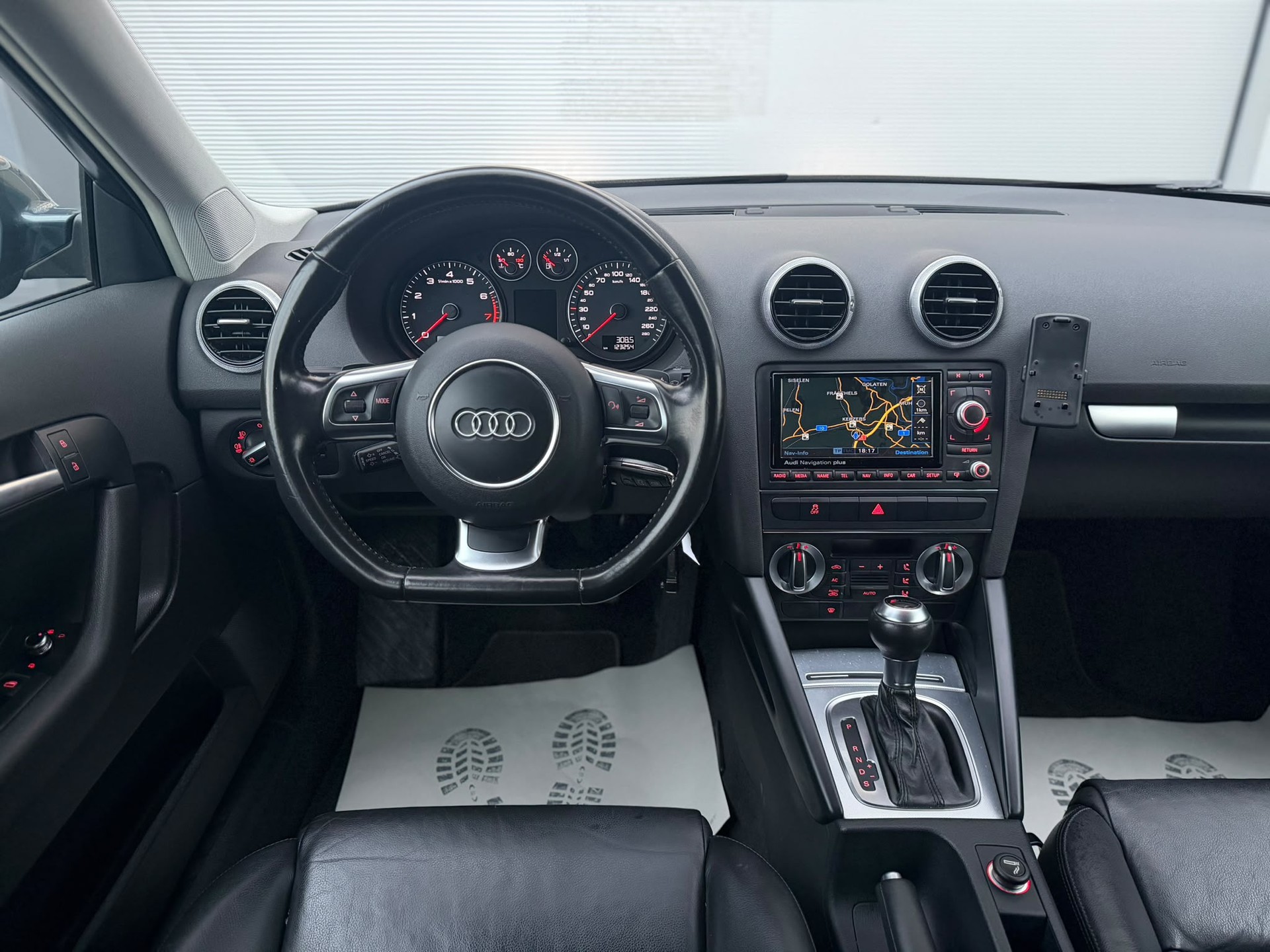 AUDI A3 Sportback 2.0 TFSI Ambition S-tronic-image-9