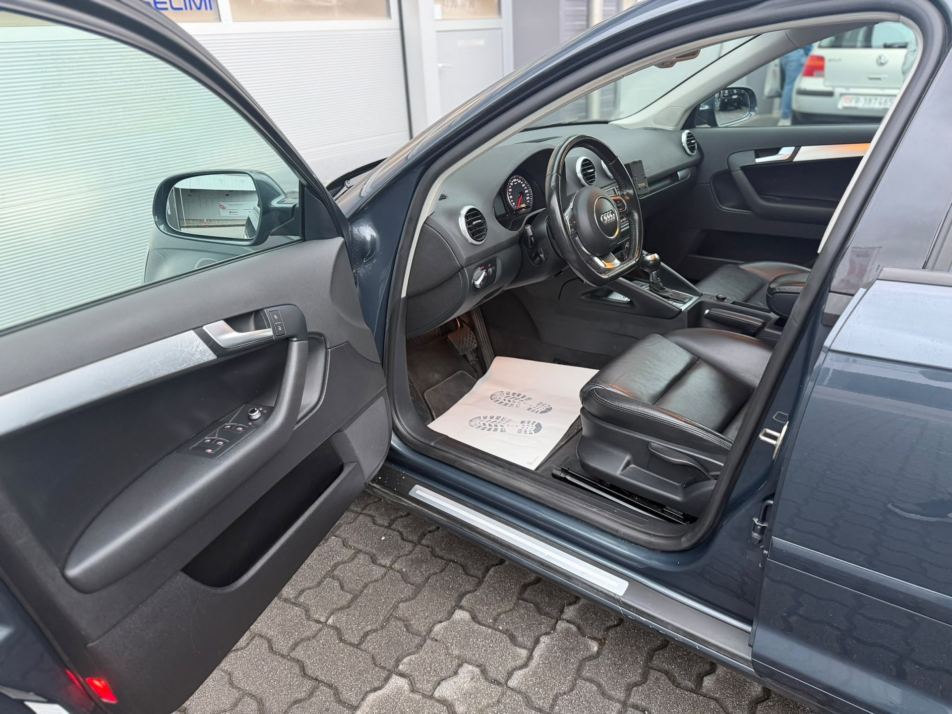 AUDI A3 Sportback 2.0 TFSI Ambition S-tronic-image-7