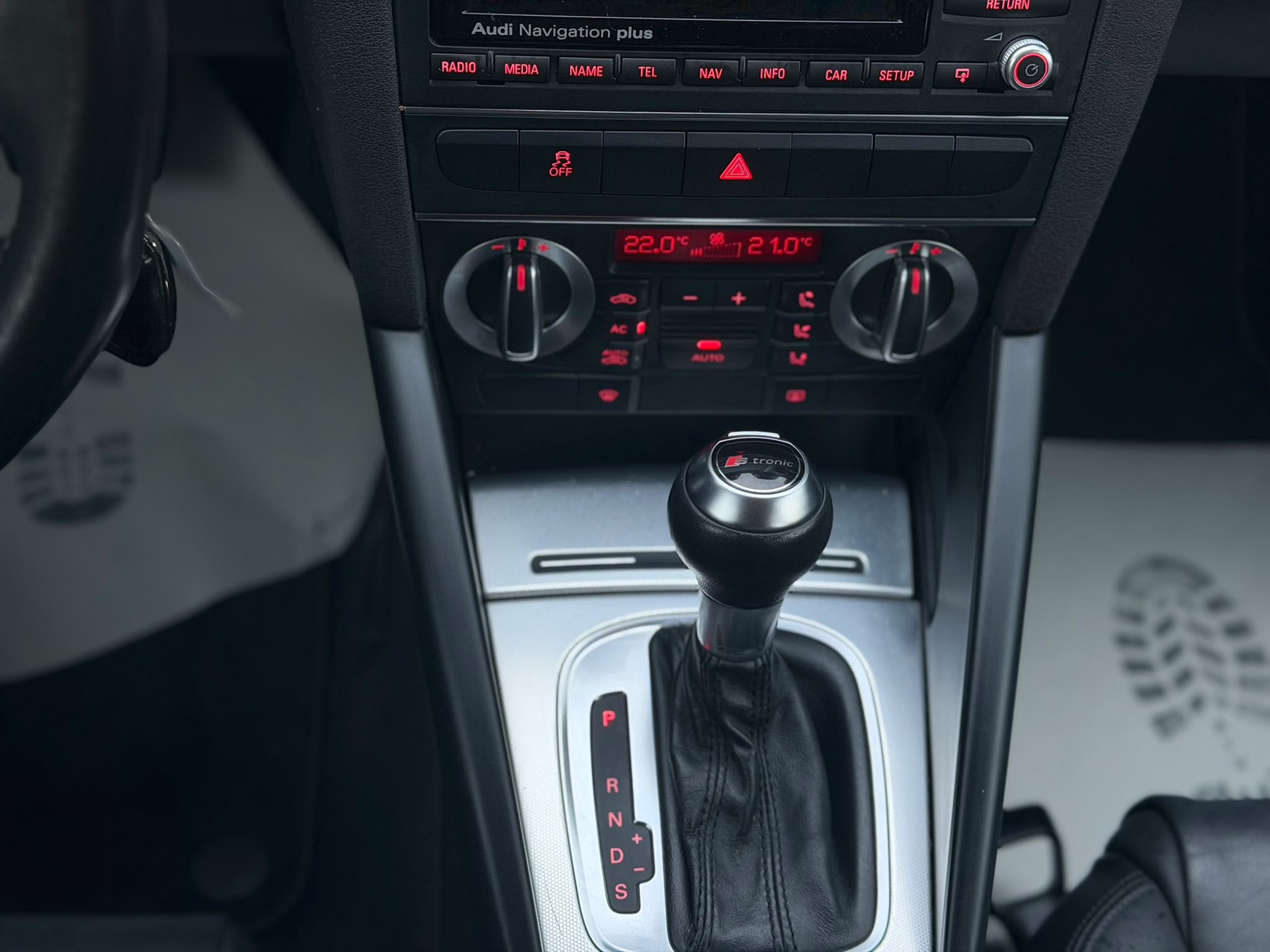 AUDI A3 Sportback 2.0 TFSI Ambition S-tronic-image-15