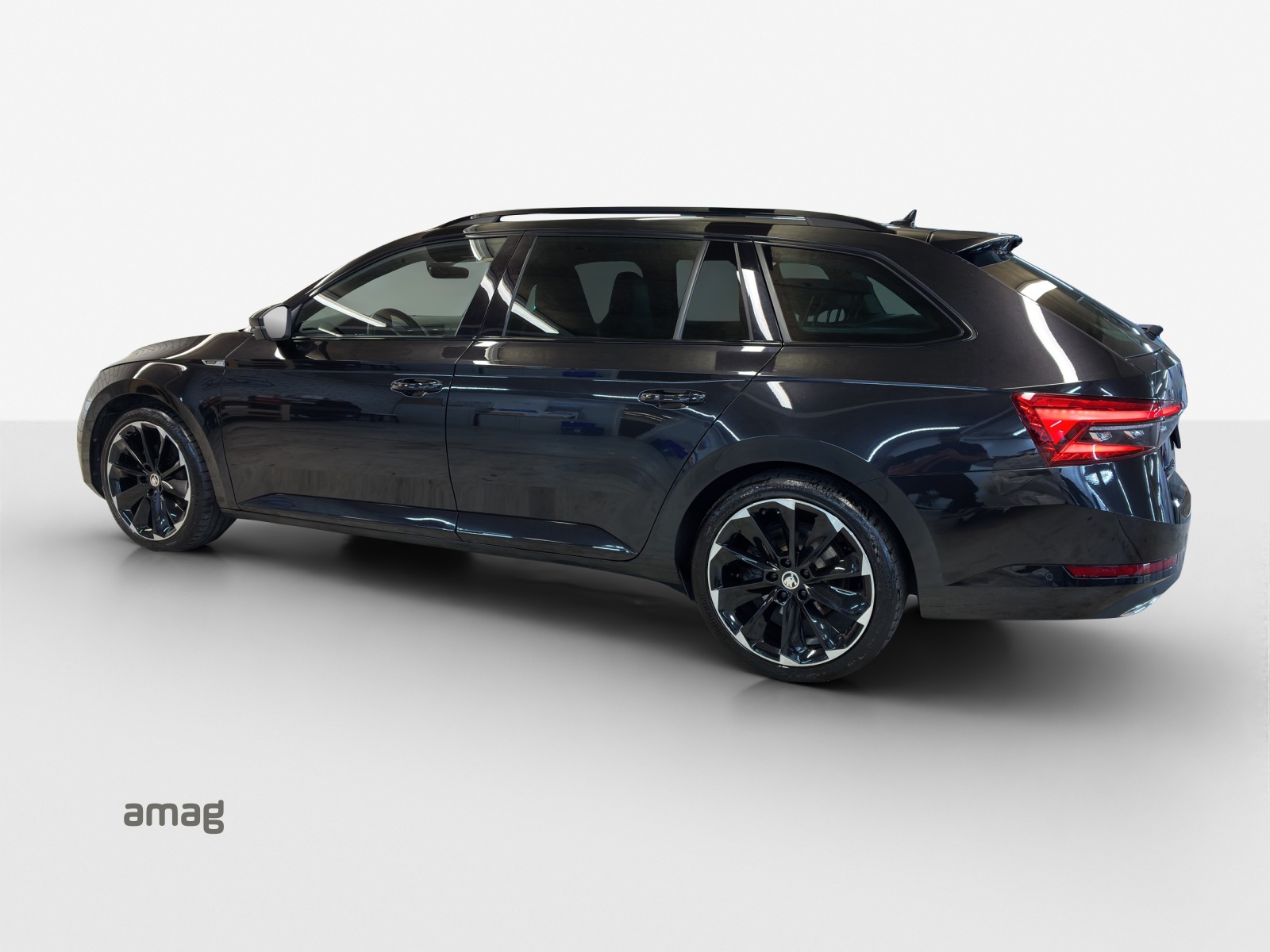 SKODA Superb Combi 2.0 TDi SportLine Light 4x4 DSG-image-2