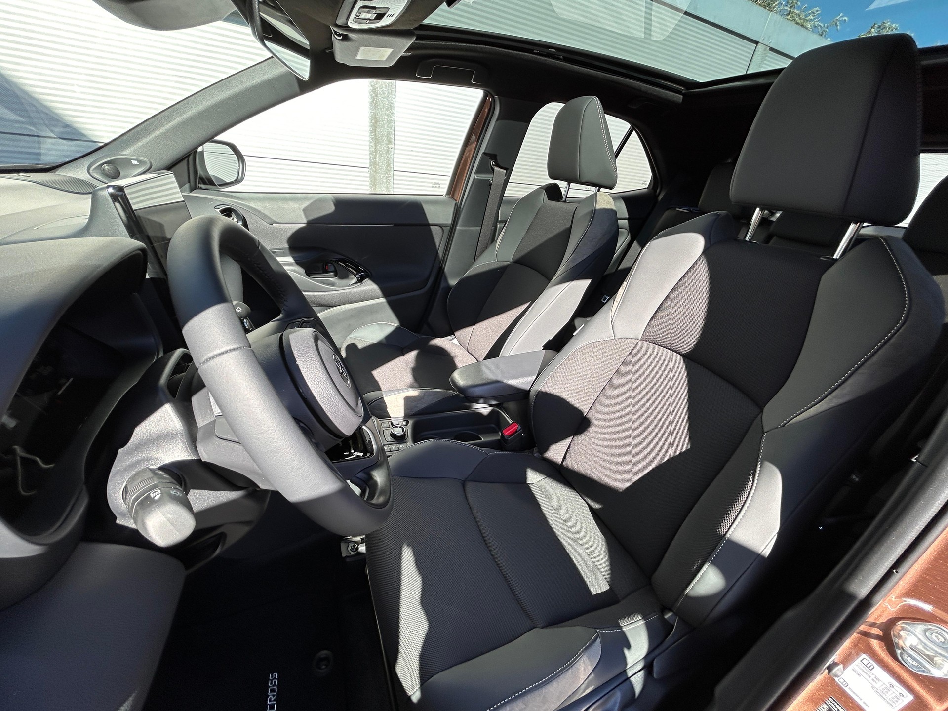 TOYOTA Yaris Cross 1.5 VVT-i HSD Premium AWD-i-image-6