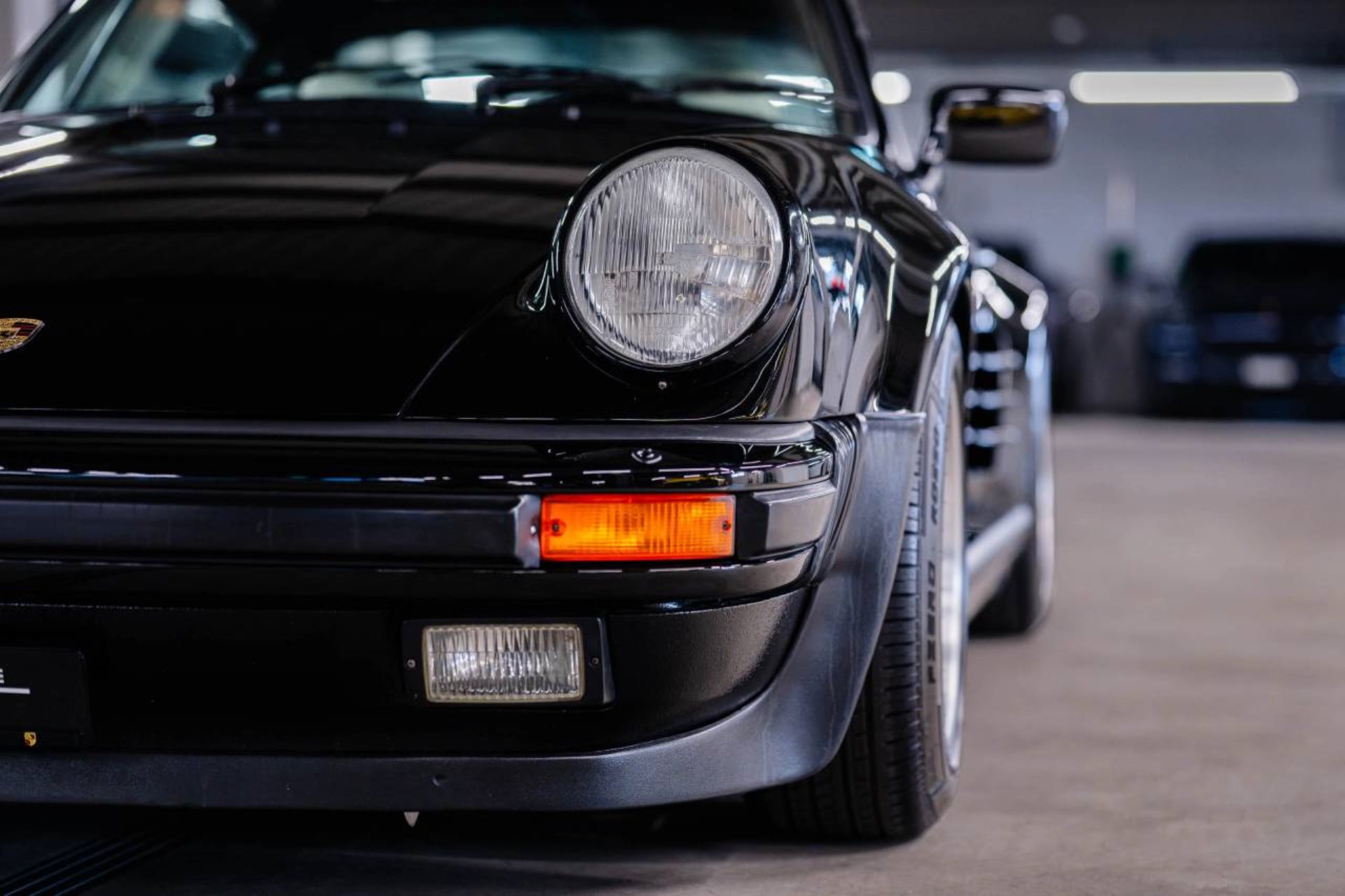 PORSCHE 911 Turbo 3.3 Coupé-image-11