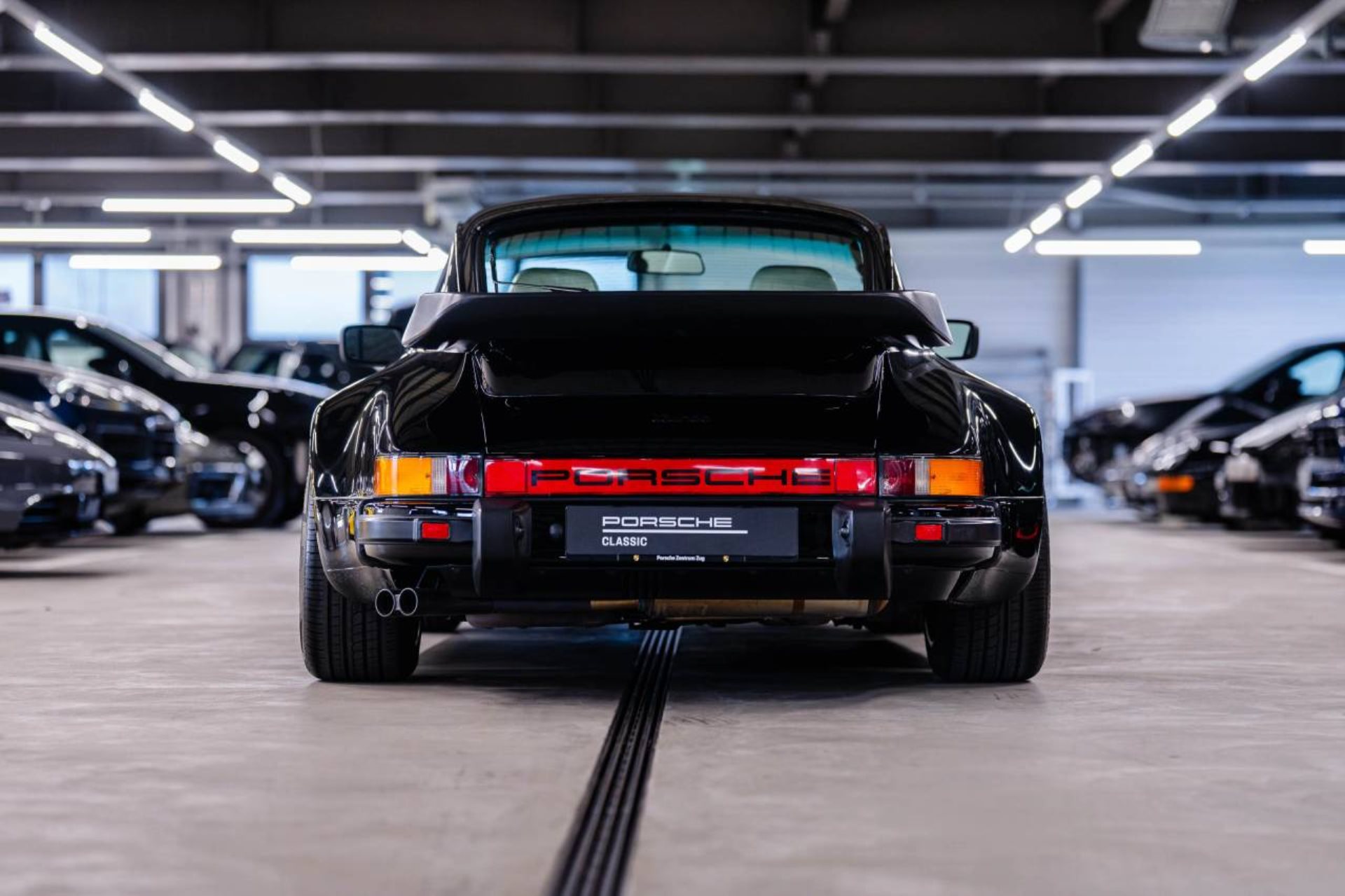 PORSCHE 911 Turbo 3.3 Coupé-image-8
