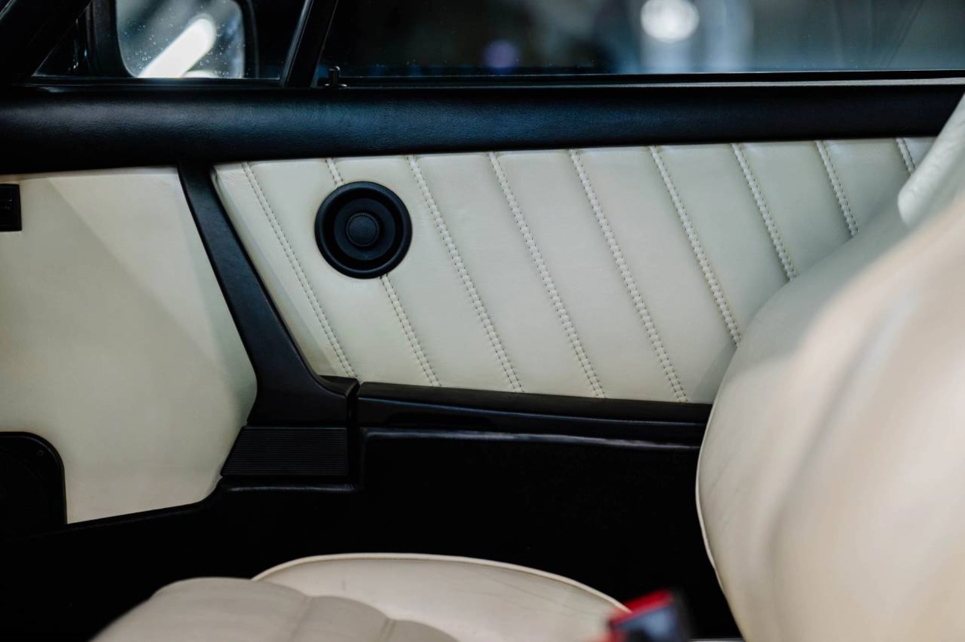 PORSCHE 911 Turbo 3.3 Coupé-image-17