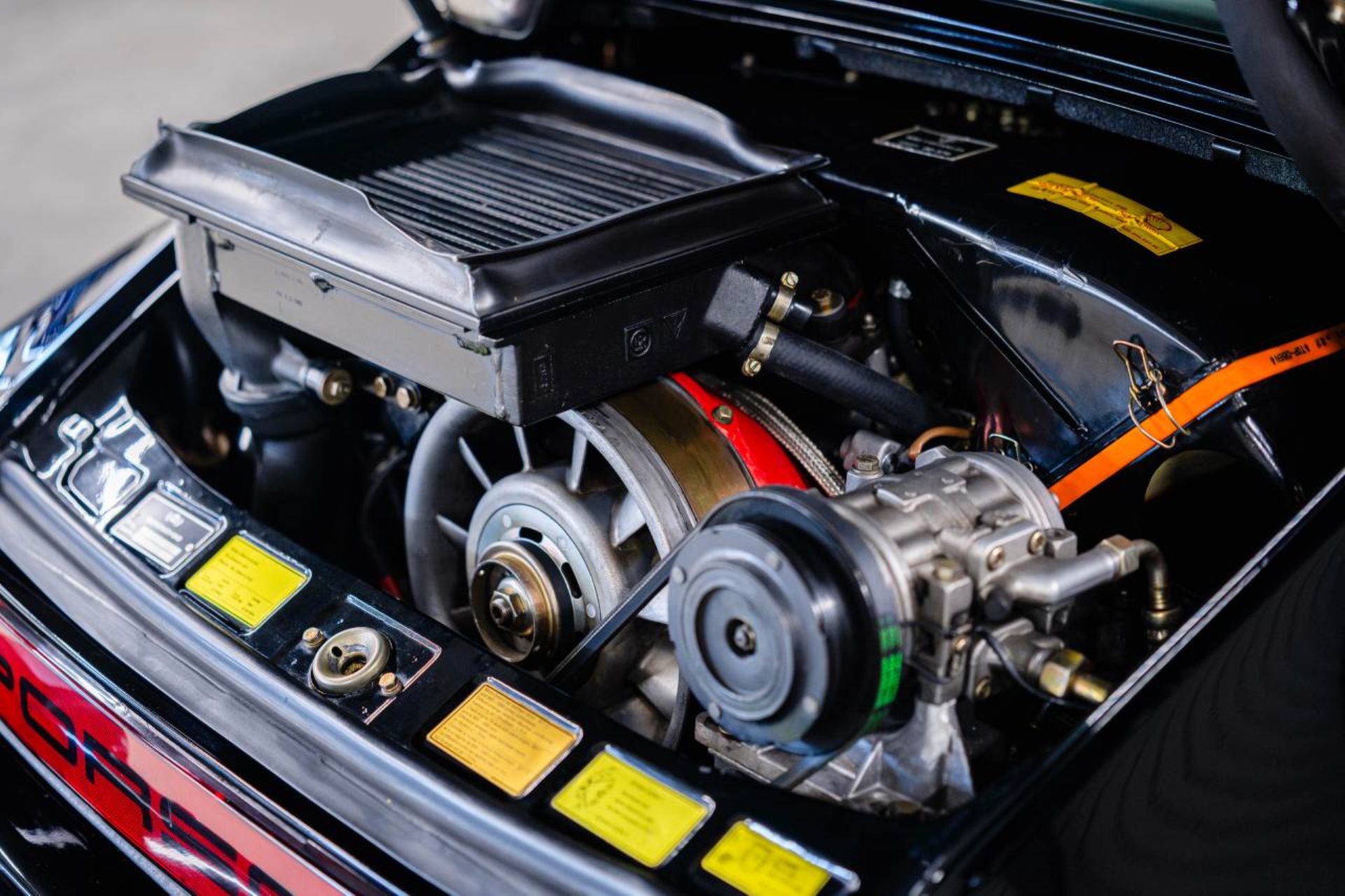 PORSCHE 911 Turbo 3.3 Coupé-image-22