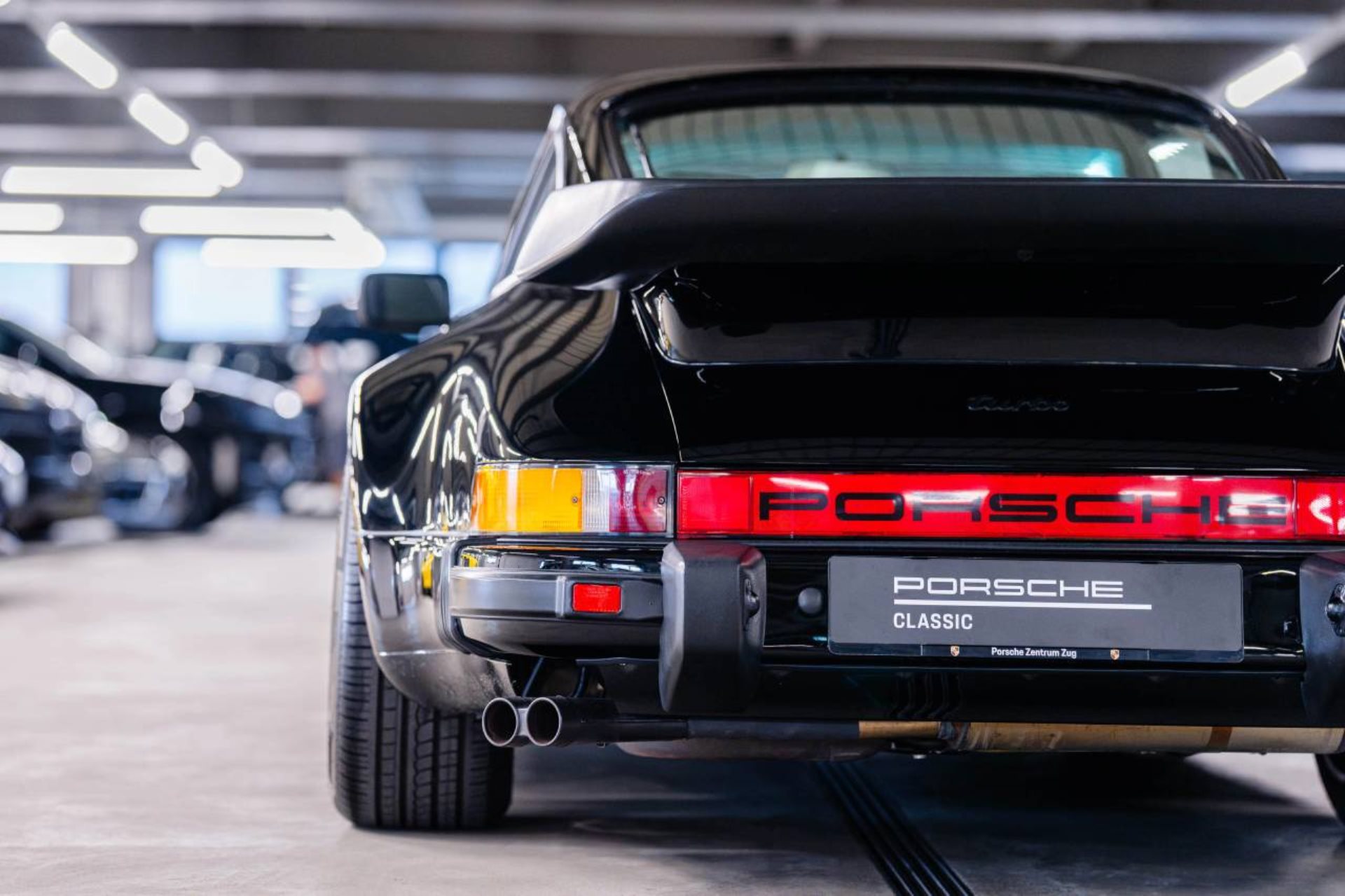 PORSCHE 911 Turbo 3.3 Coupé-image-10