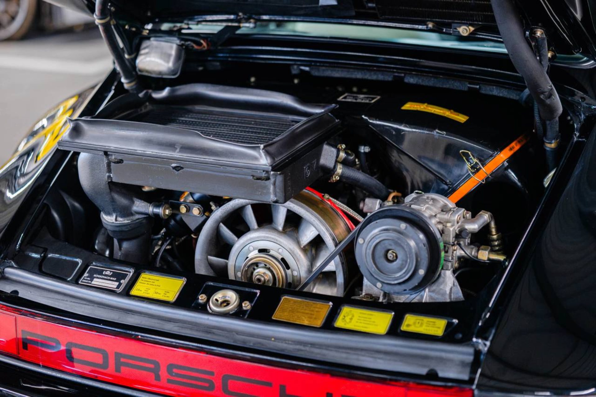 PORSCHE 911 Turbo 3.3 Coupé-image-21