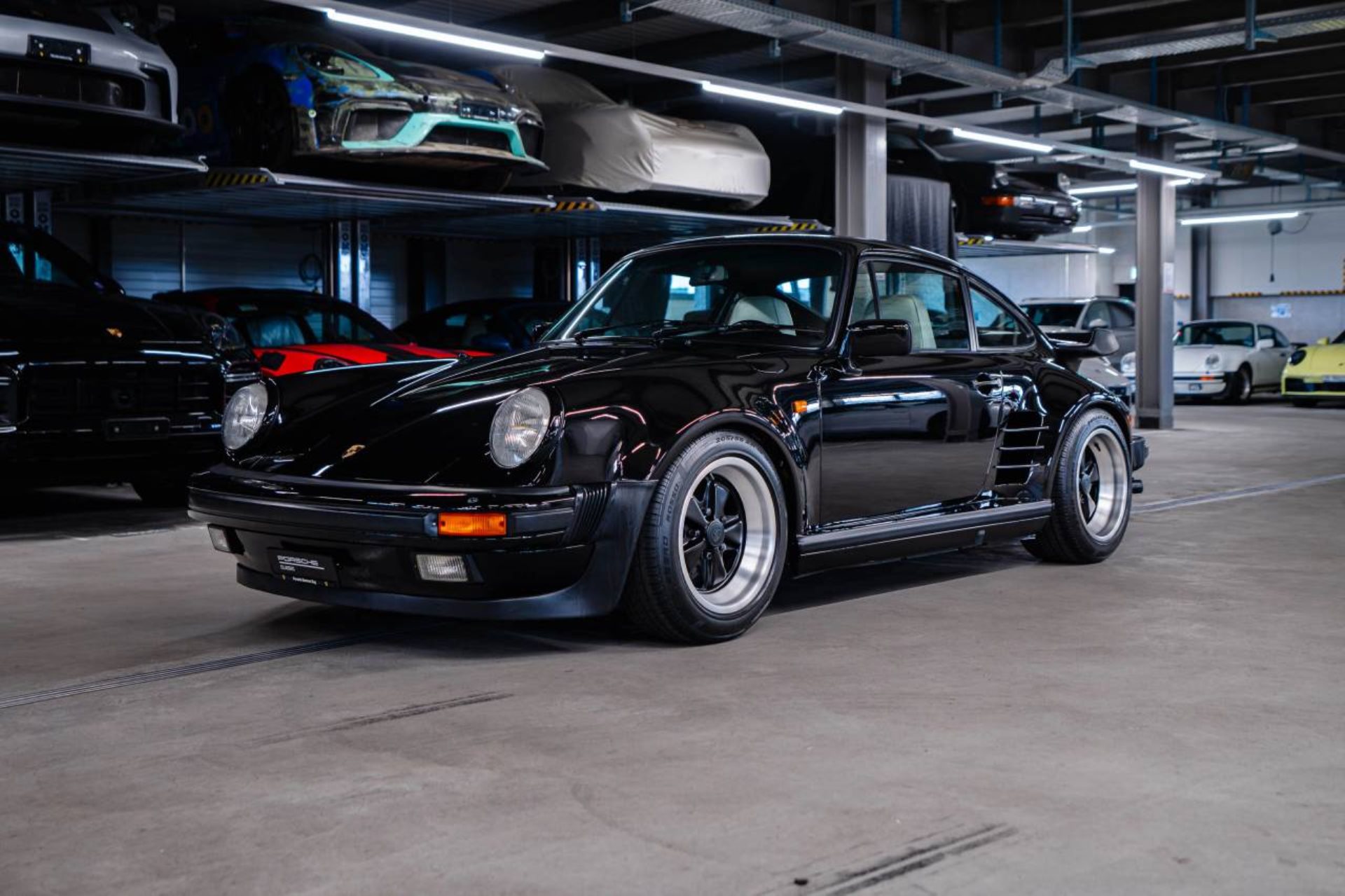 PORSCHE 911 Turbo 3.3 Coupé-image-0