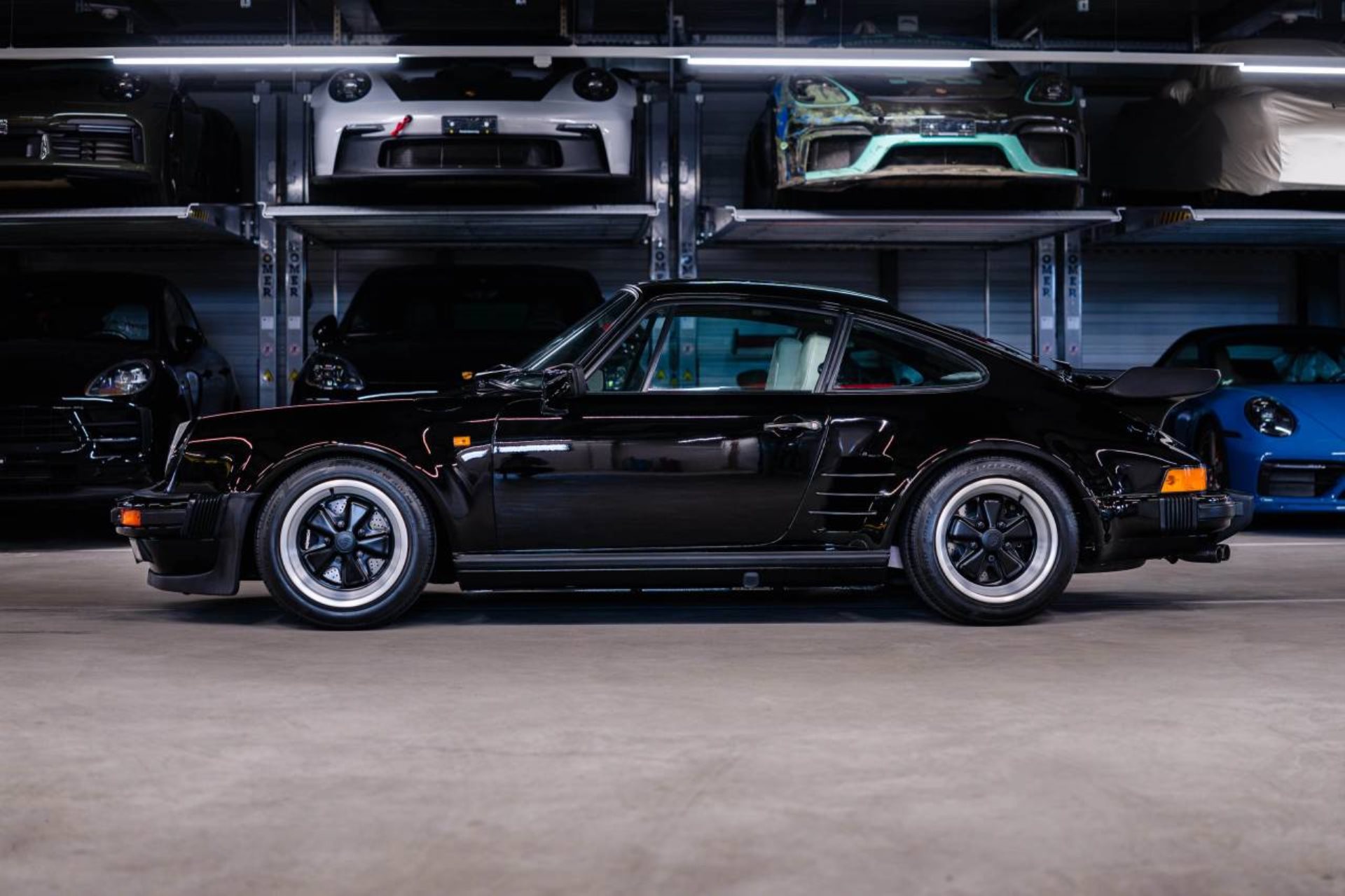 PORSCHE 911 Turbo 3.3 Coupé-image-1